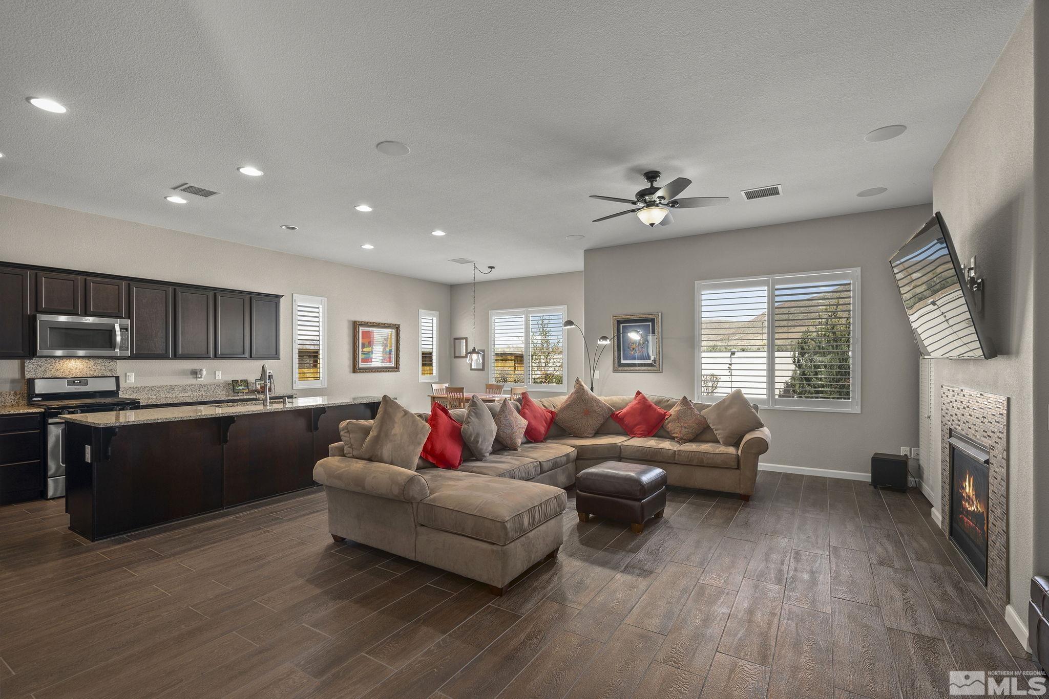 2975 Show Jumper Lane Property Photo 4
