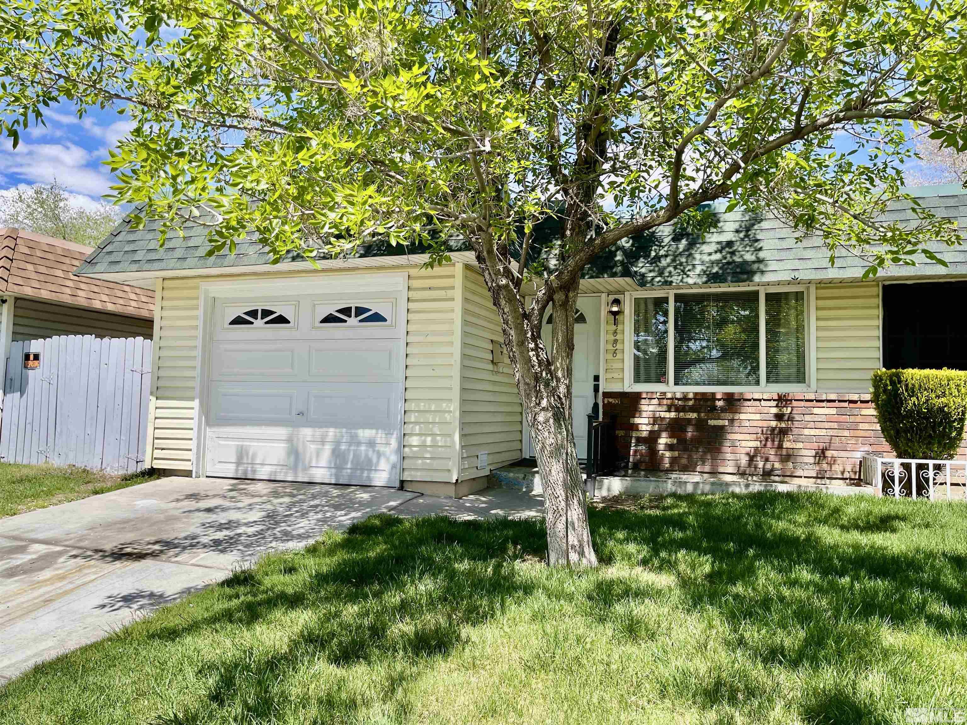 1686 Sue Way Property Photo 1
