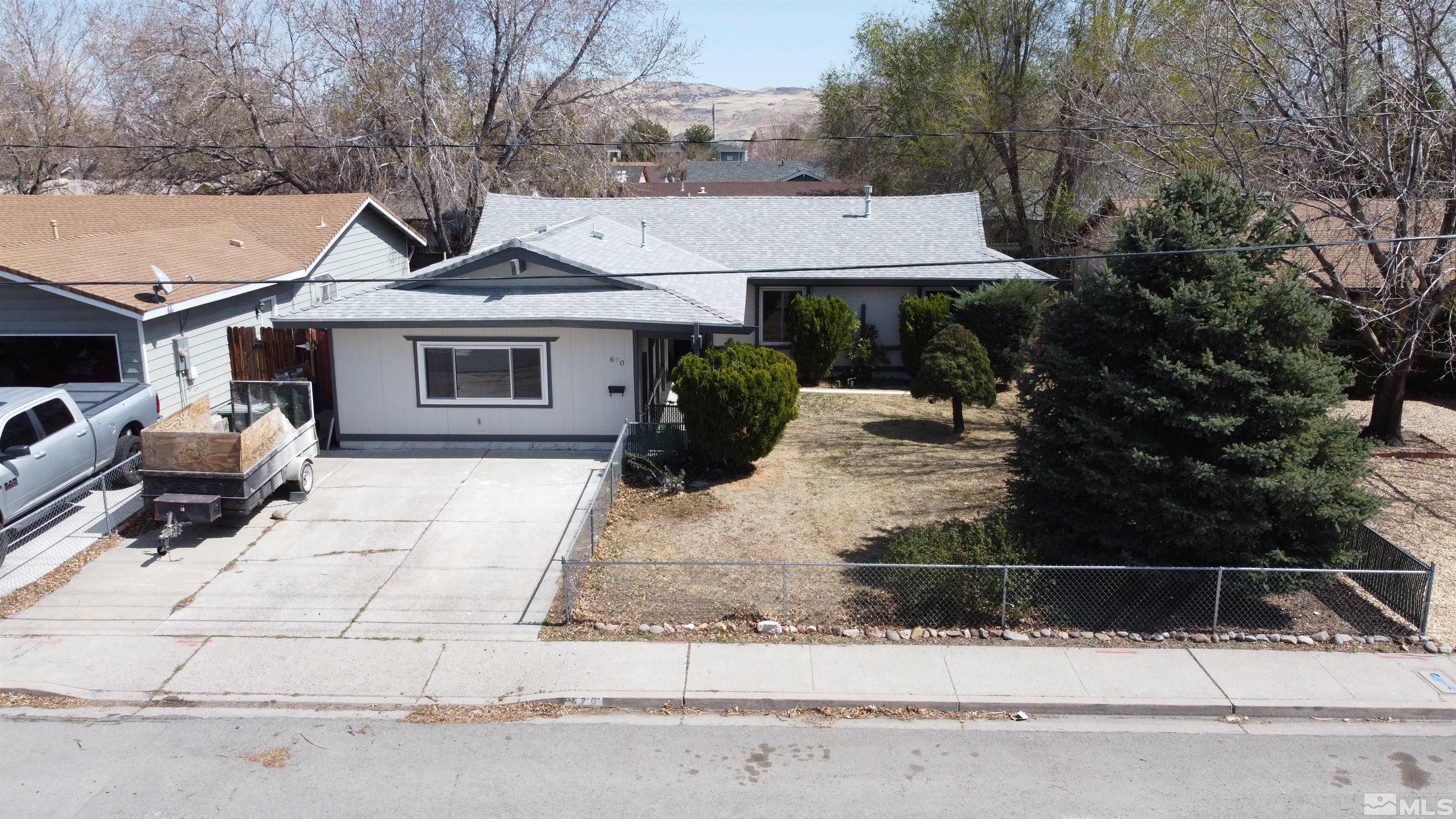 670 Stanford Way Property Photo