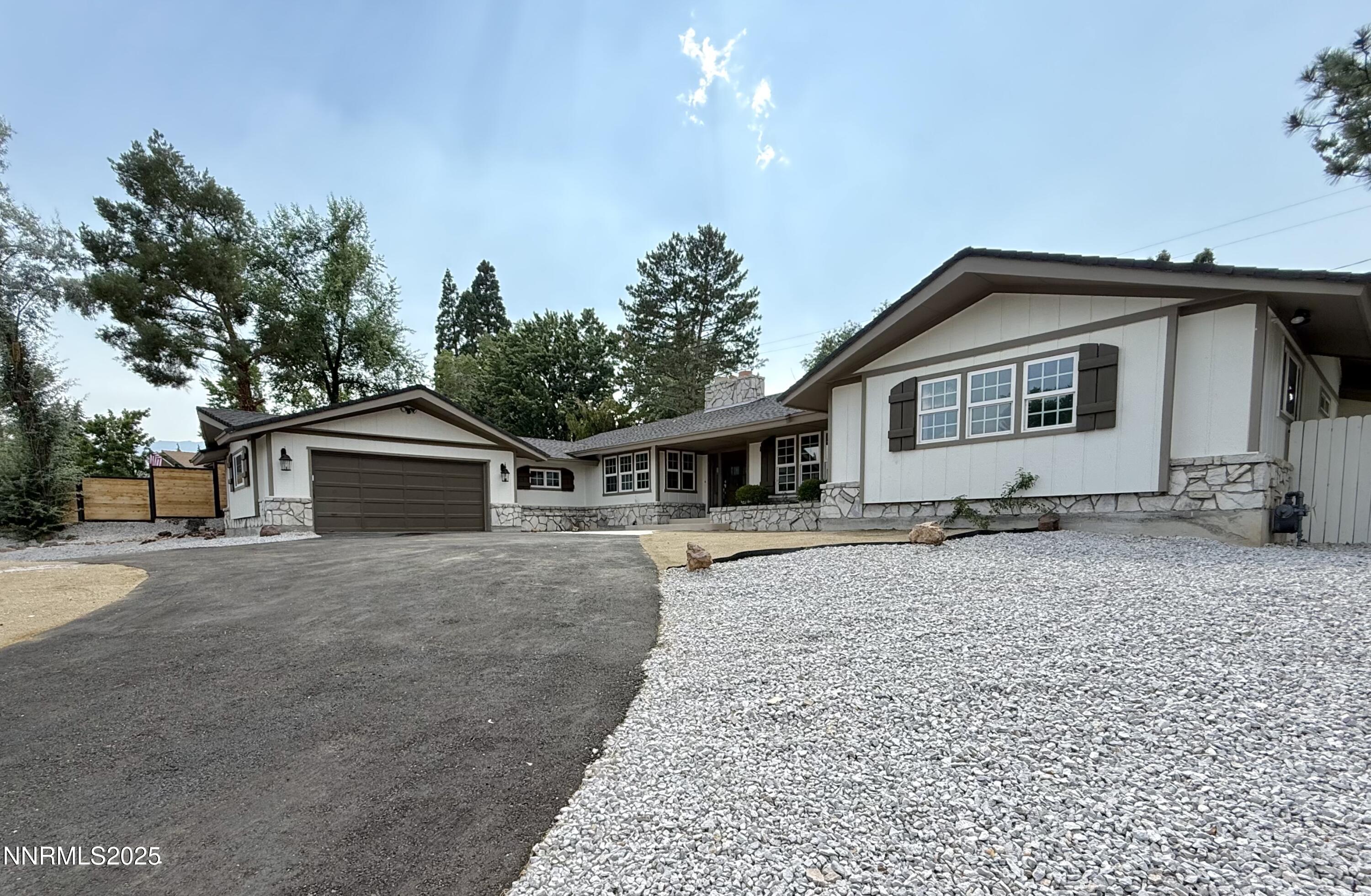 2495 Skyline Boulevard Property Photo 2