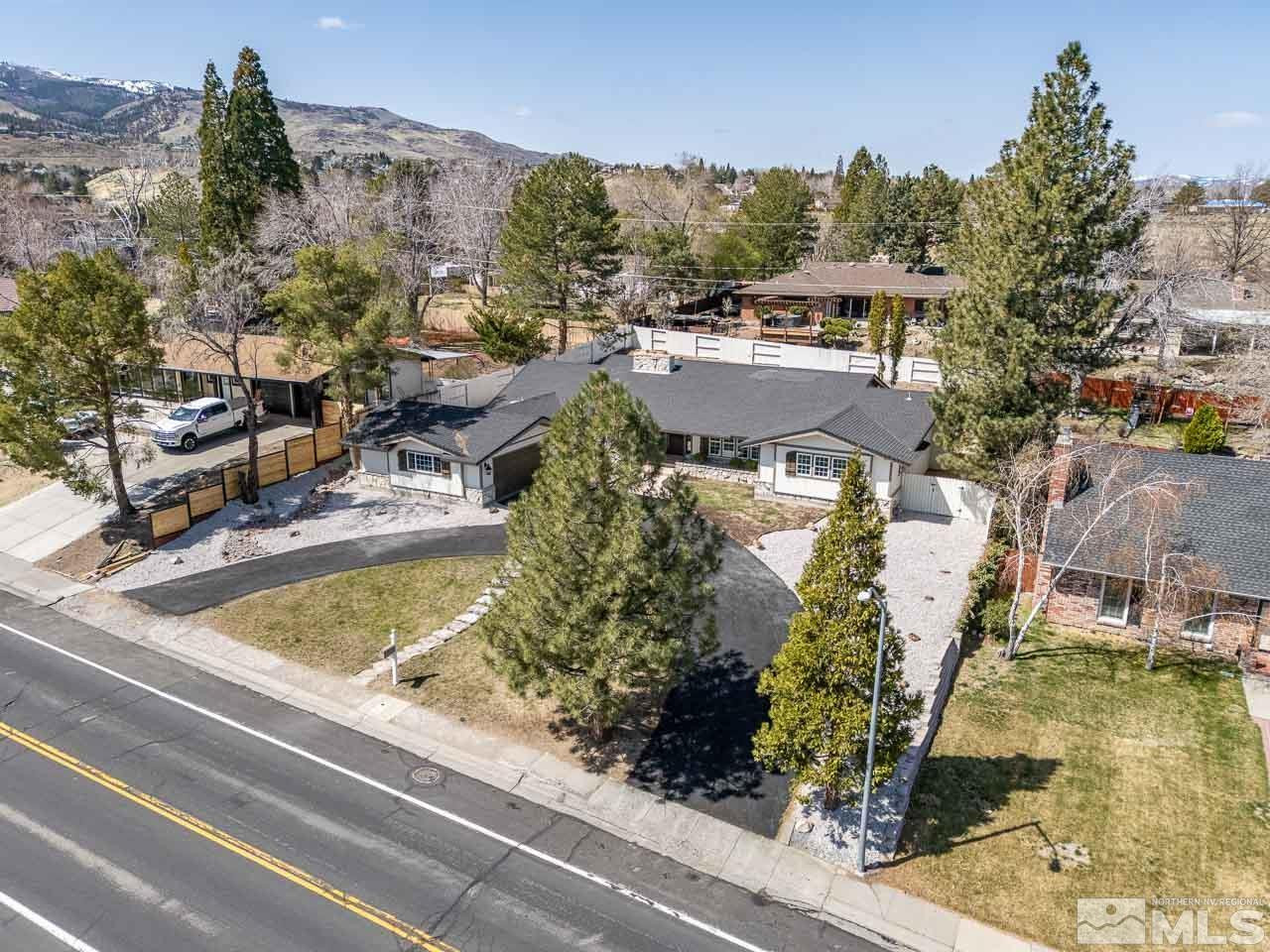 2495 Skyline Boulevard Property Photo 4