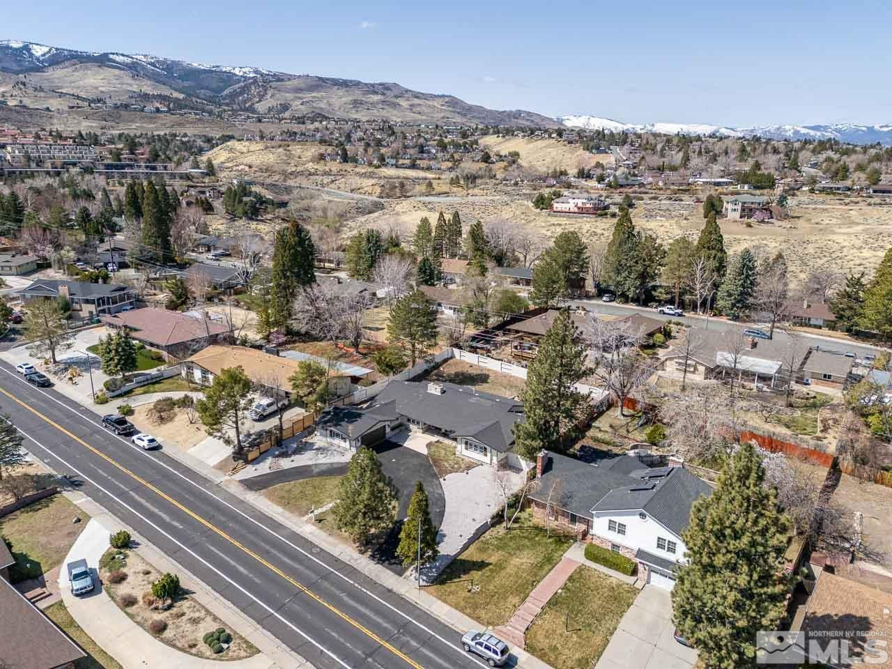 2495 Skyline Boulevard Property Photo 5