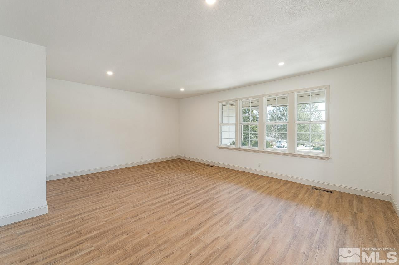 2495 Skyline Boulevard Property Photo 10