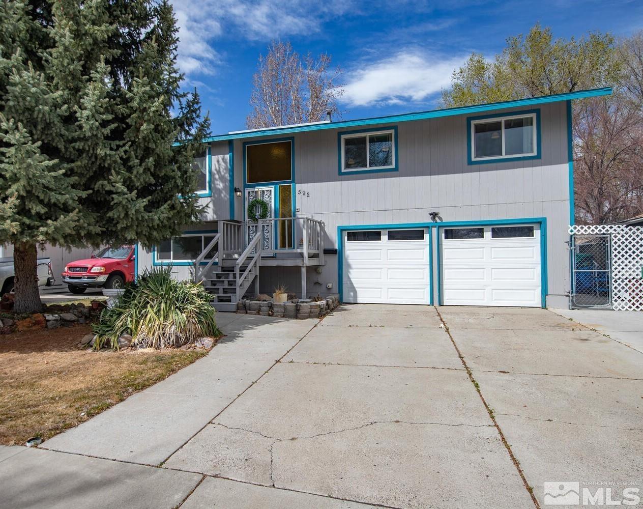 592 Oleander Way Property Photo