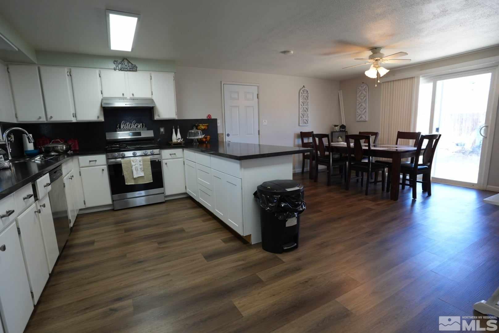 2733 Baker Dr Property Photo 3