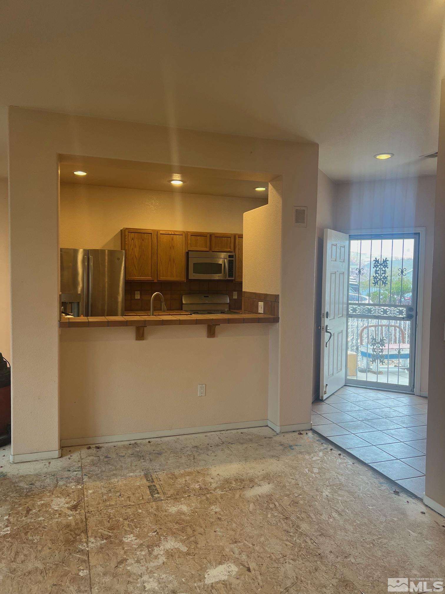 1425 Loma Verde Dr Property Photo 2