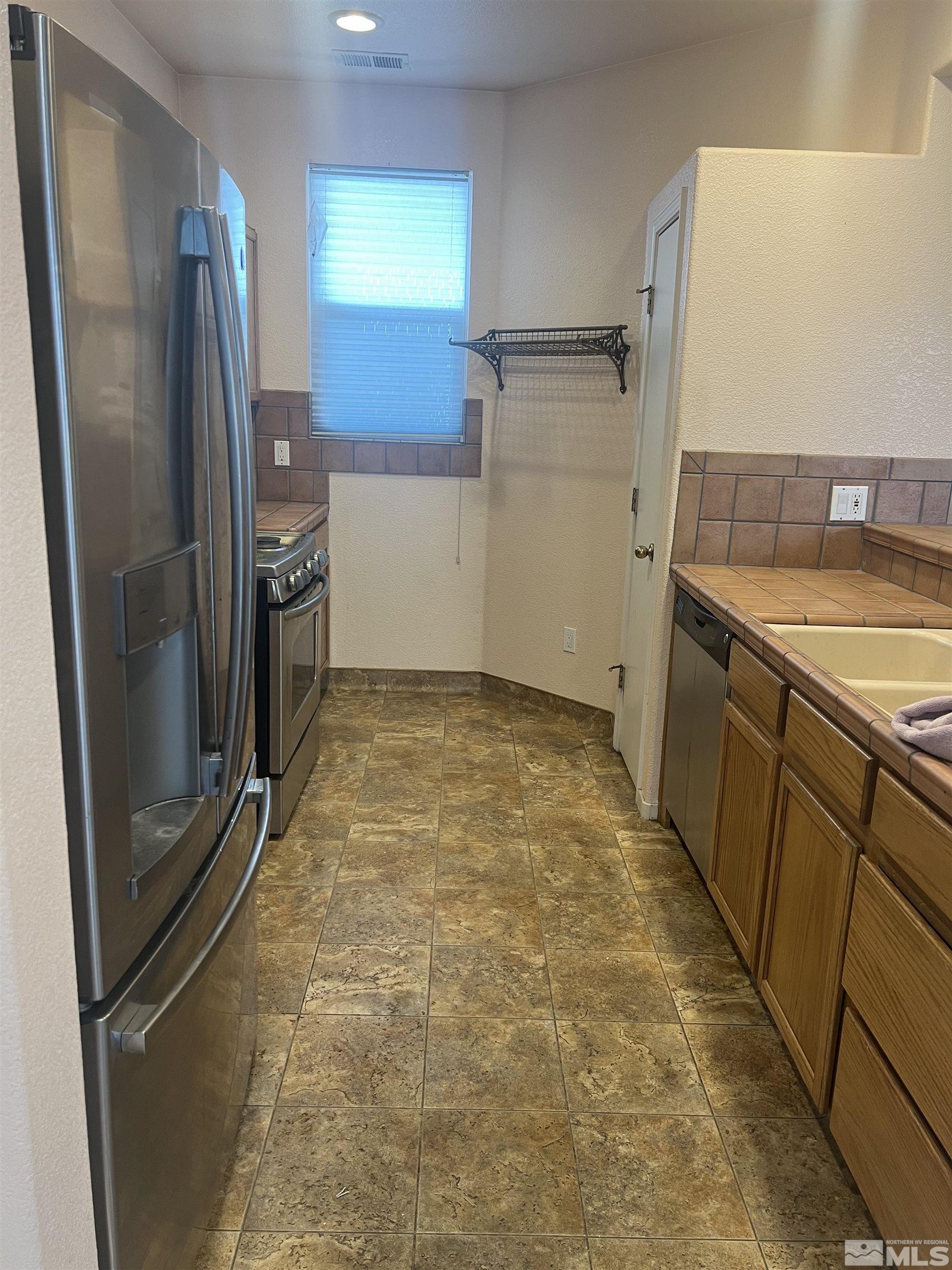 1425 Loma Verde Dr Property Photo 3