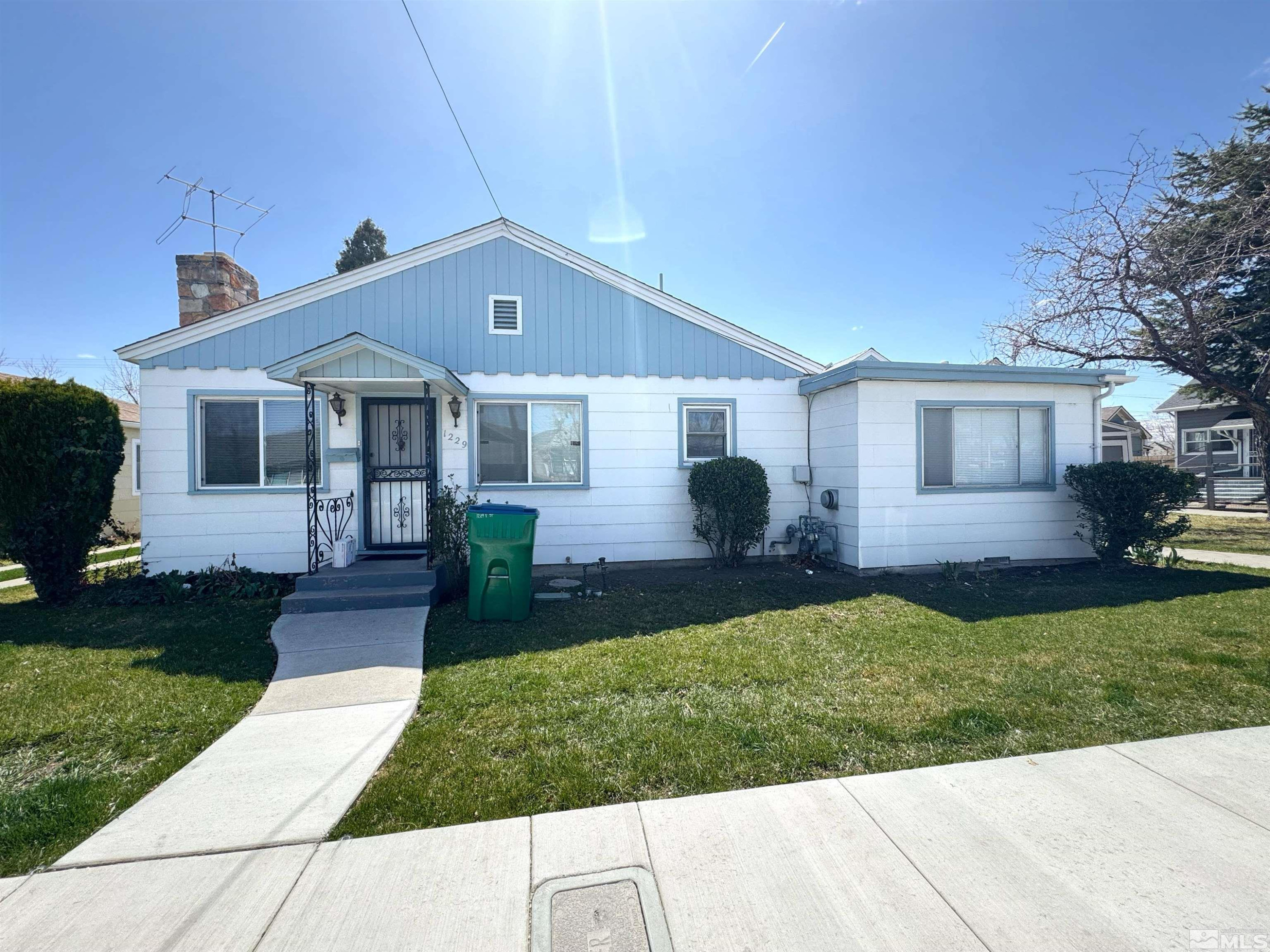 1229 & 1231 F Street Property Photo 1