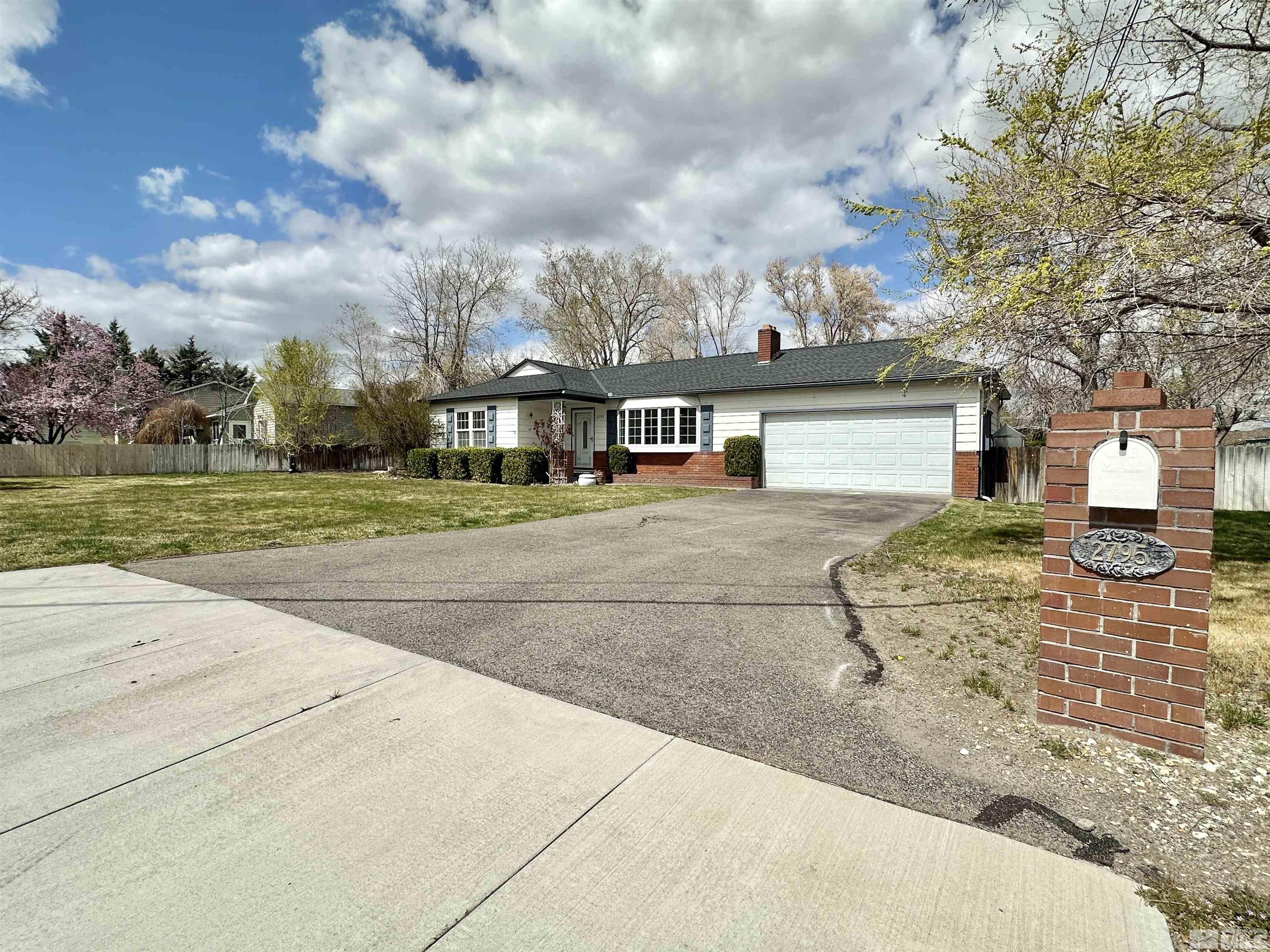 2795 W Plumb Lane Property Photo