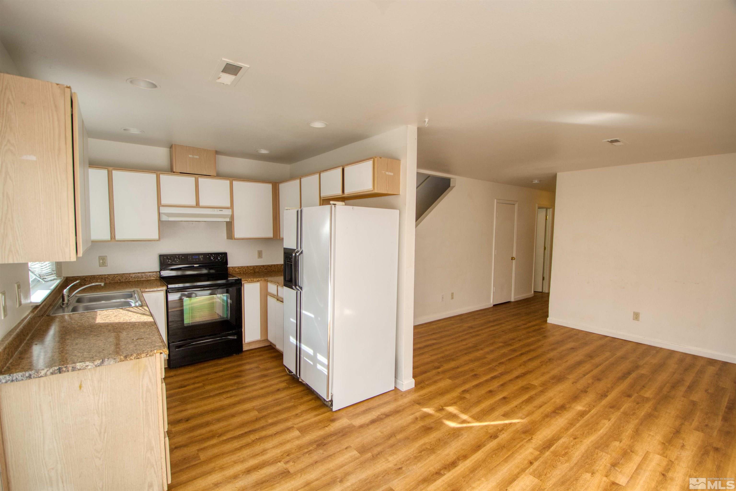 424 Valley Cir #d Property Photo