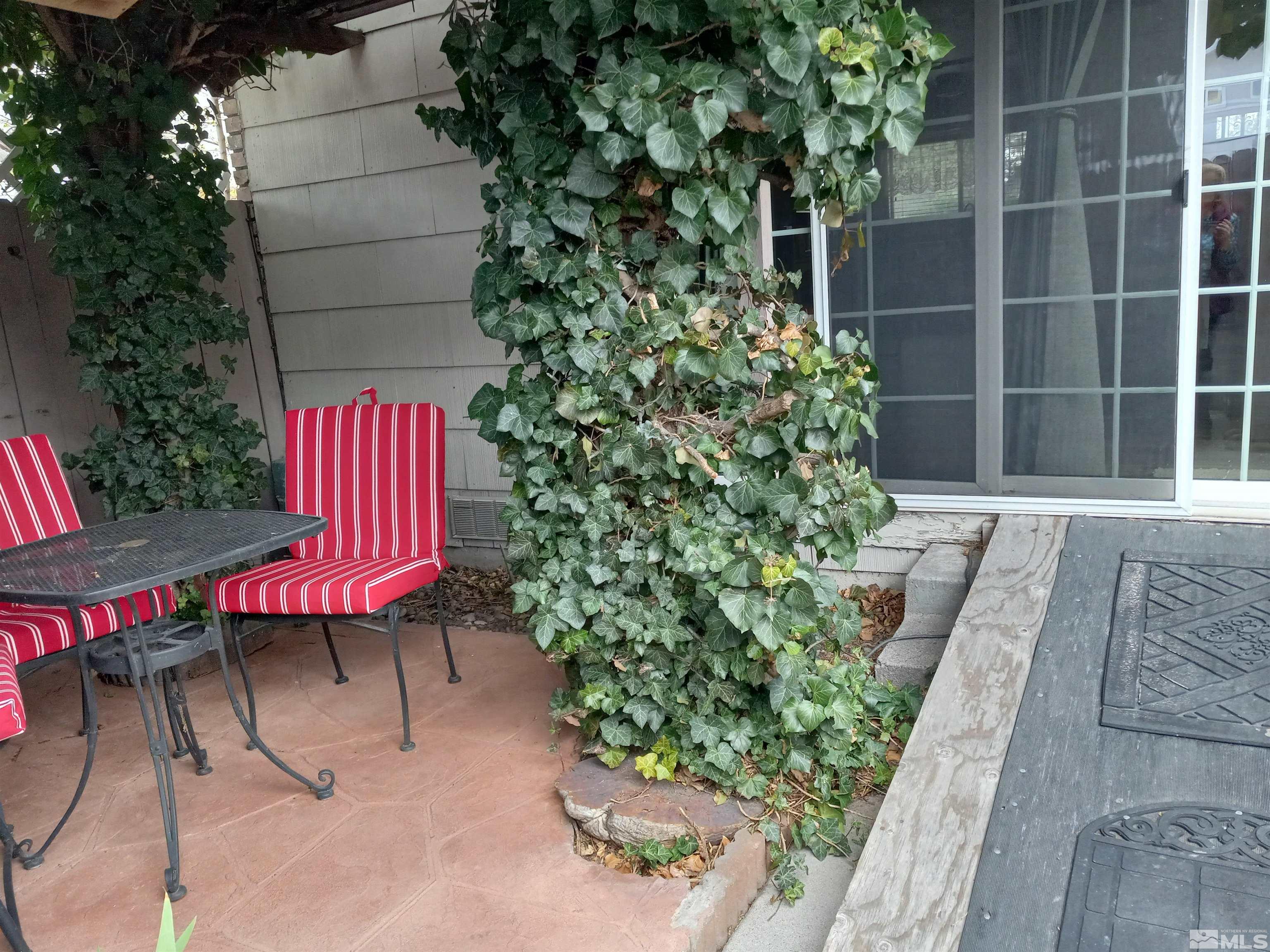 115 Smithridge Park Property Photo 3