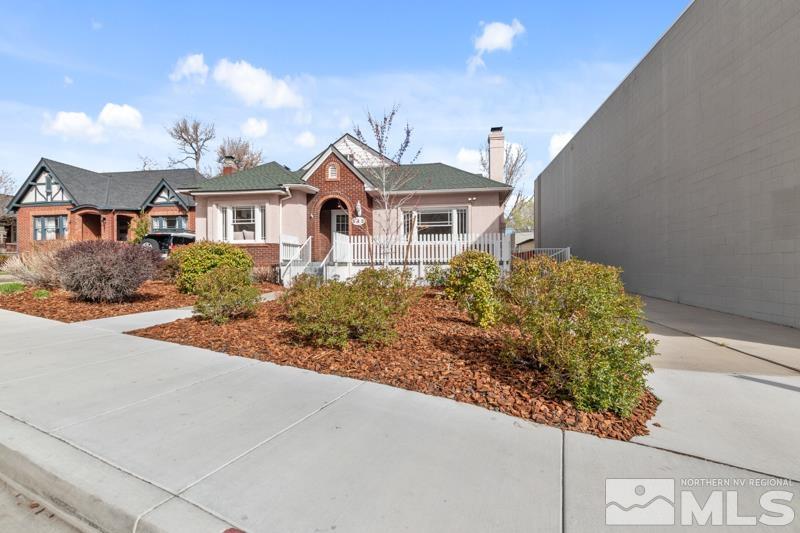 543 California Ave Property Photo 2