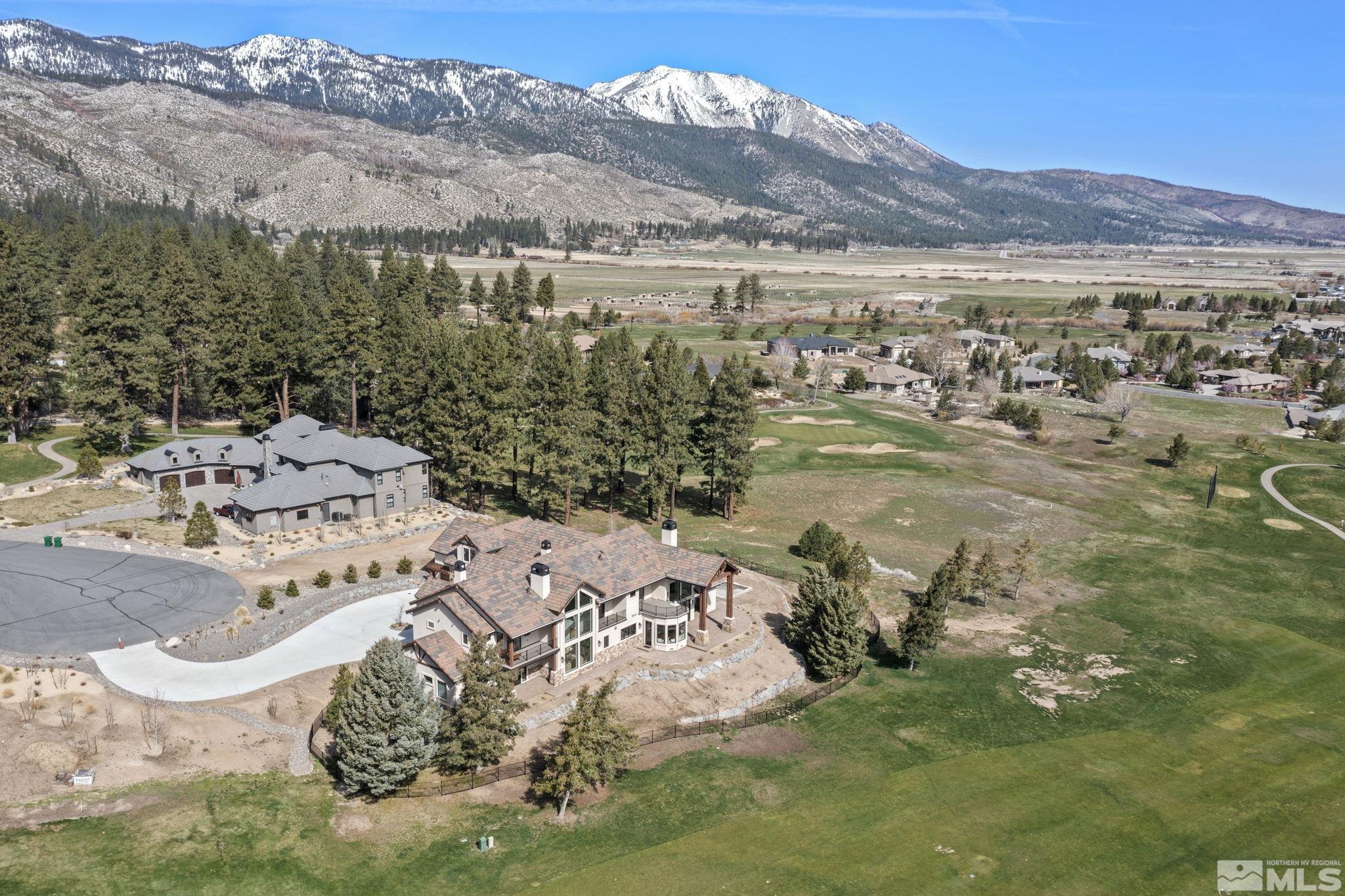 6 Pine Mesa Court Property Photo 3