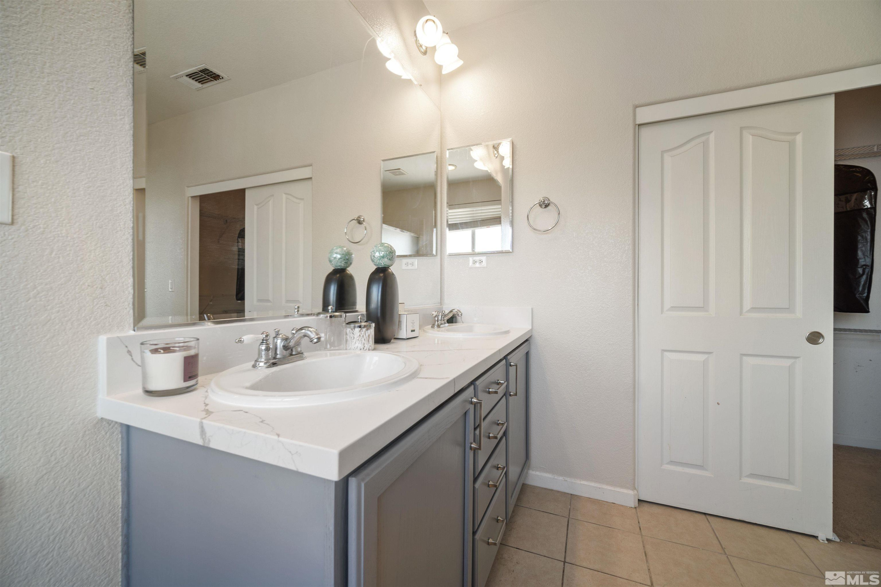 2590 Spring Flower Drive Property Photo 23