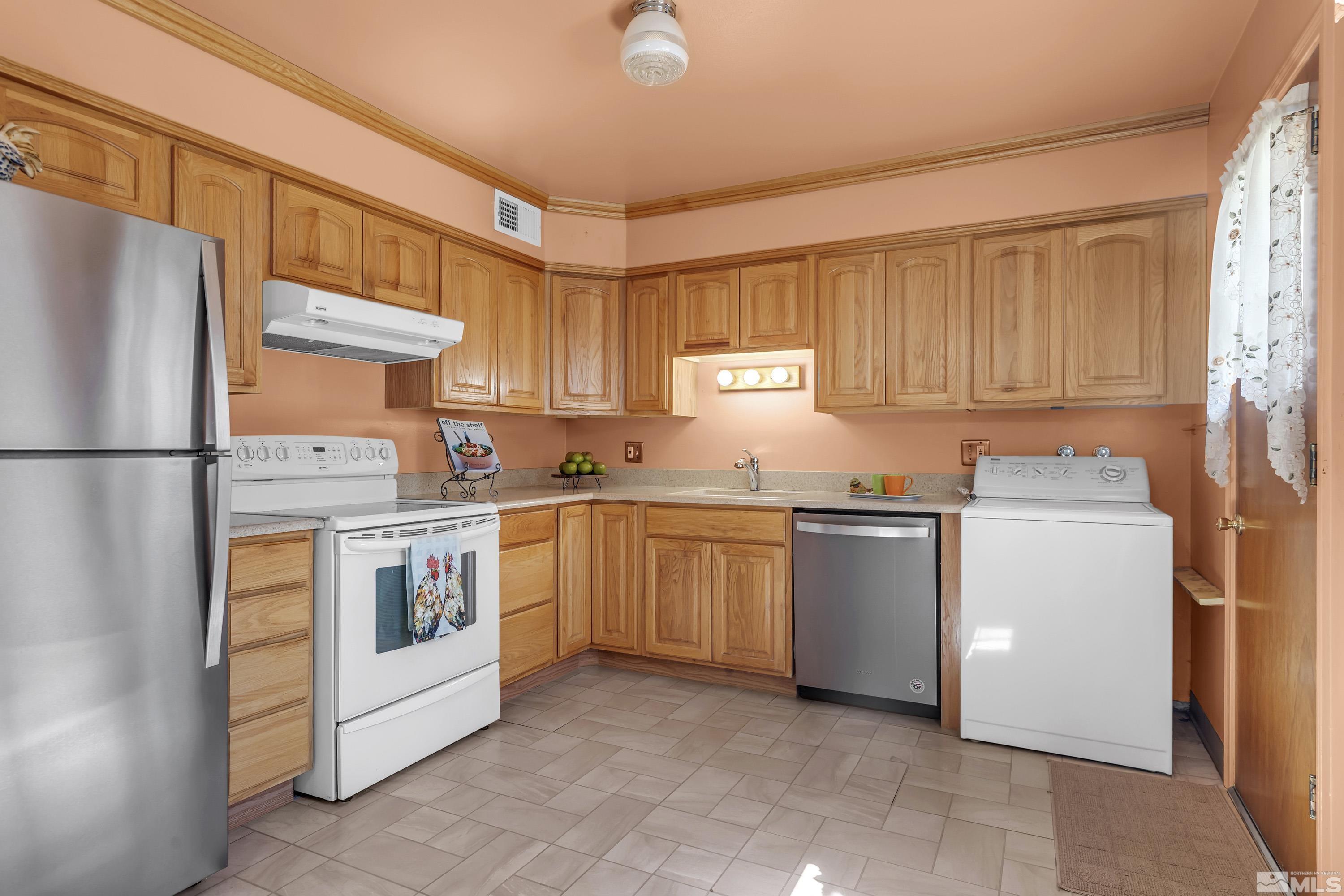 1325 Dodson Way Property Photo 1