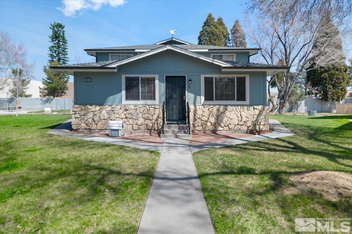 694 Oakwood Dr #1 Property Photo