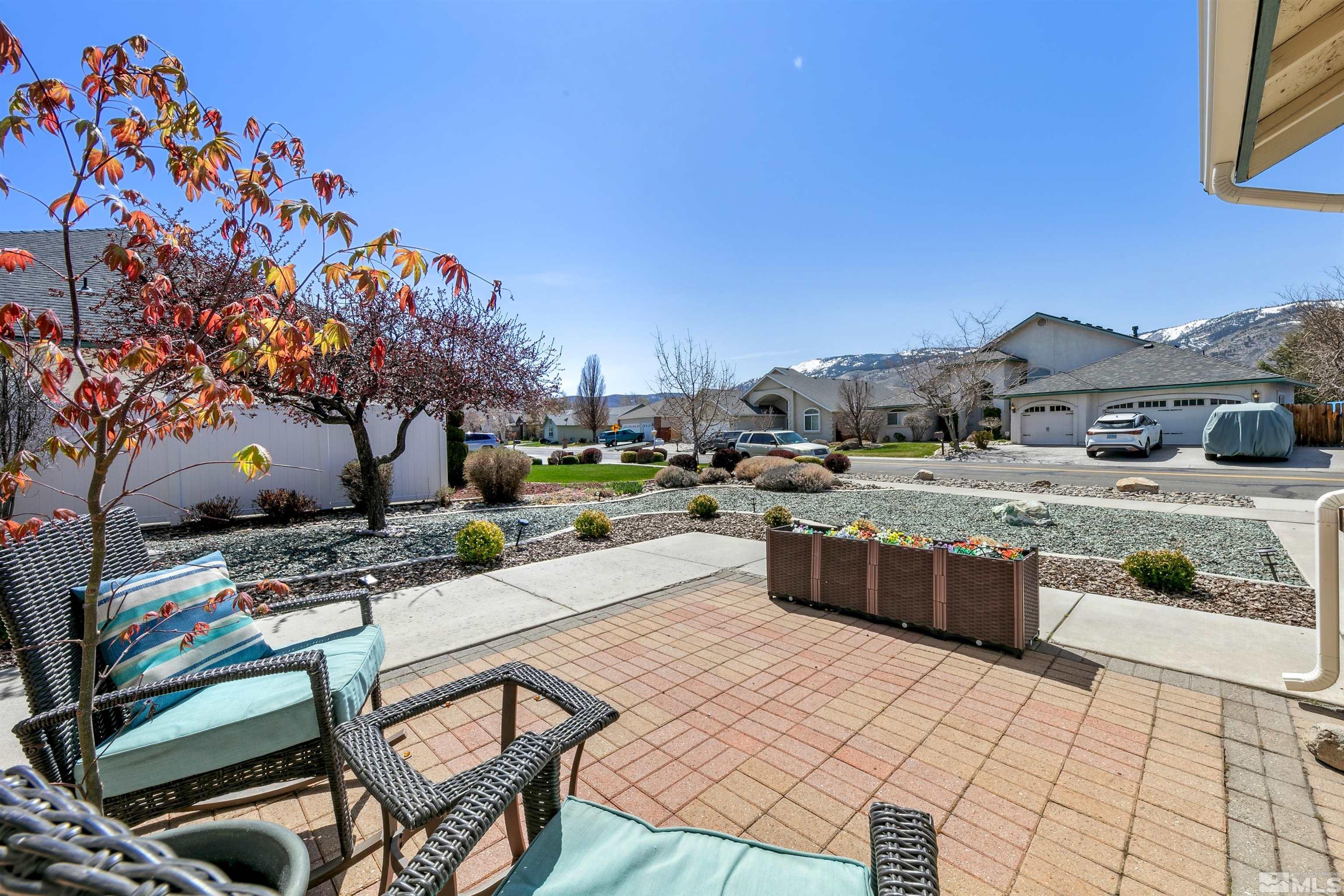2751 Oak Ridge Dr Property Photo 2