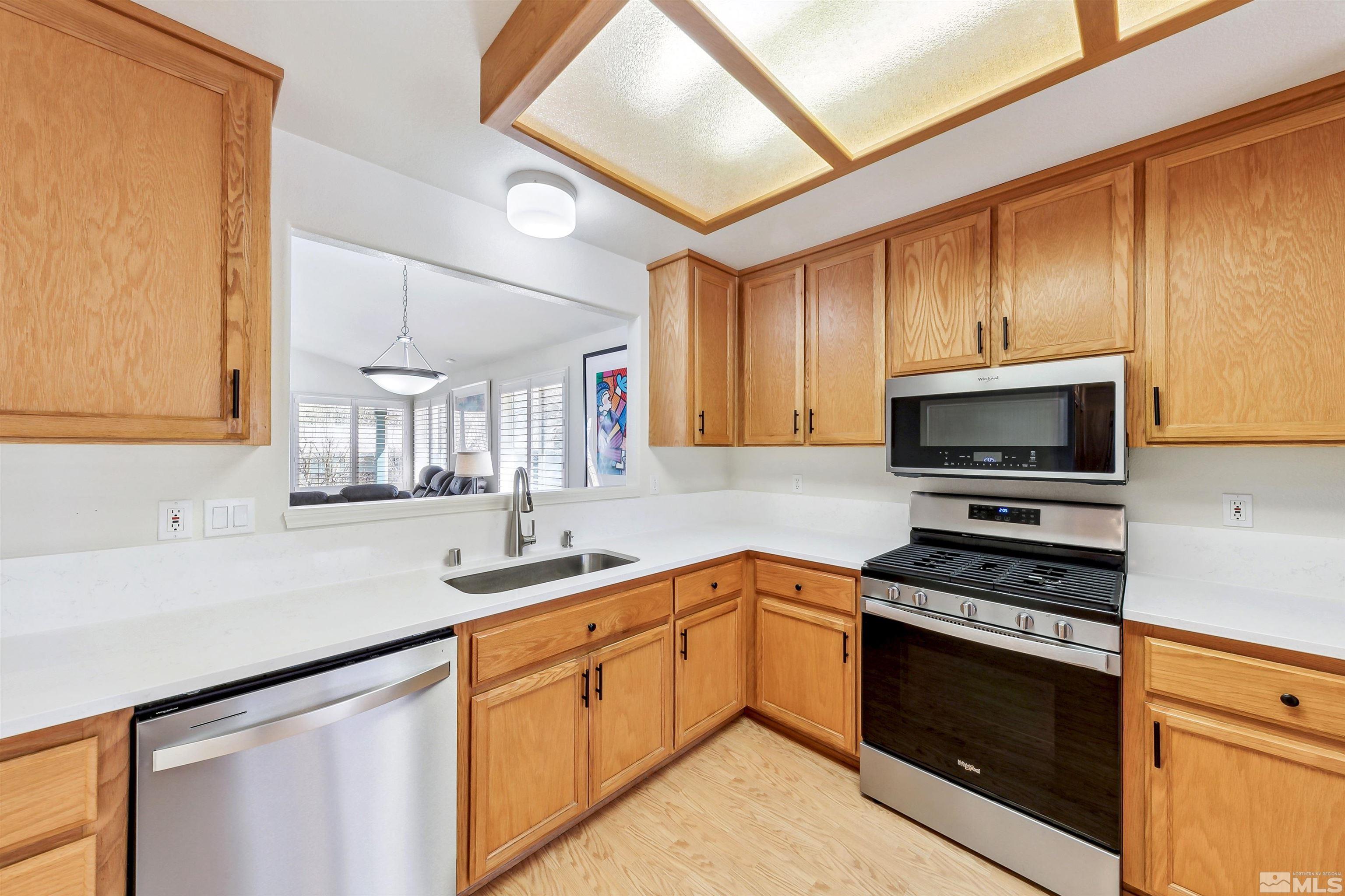 2751 Oak Ridge Dr Property Photo 4