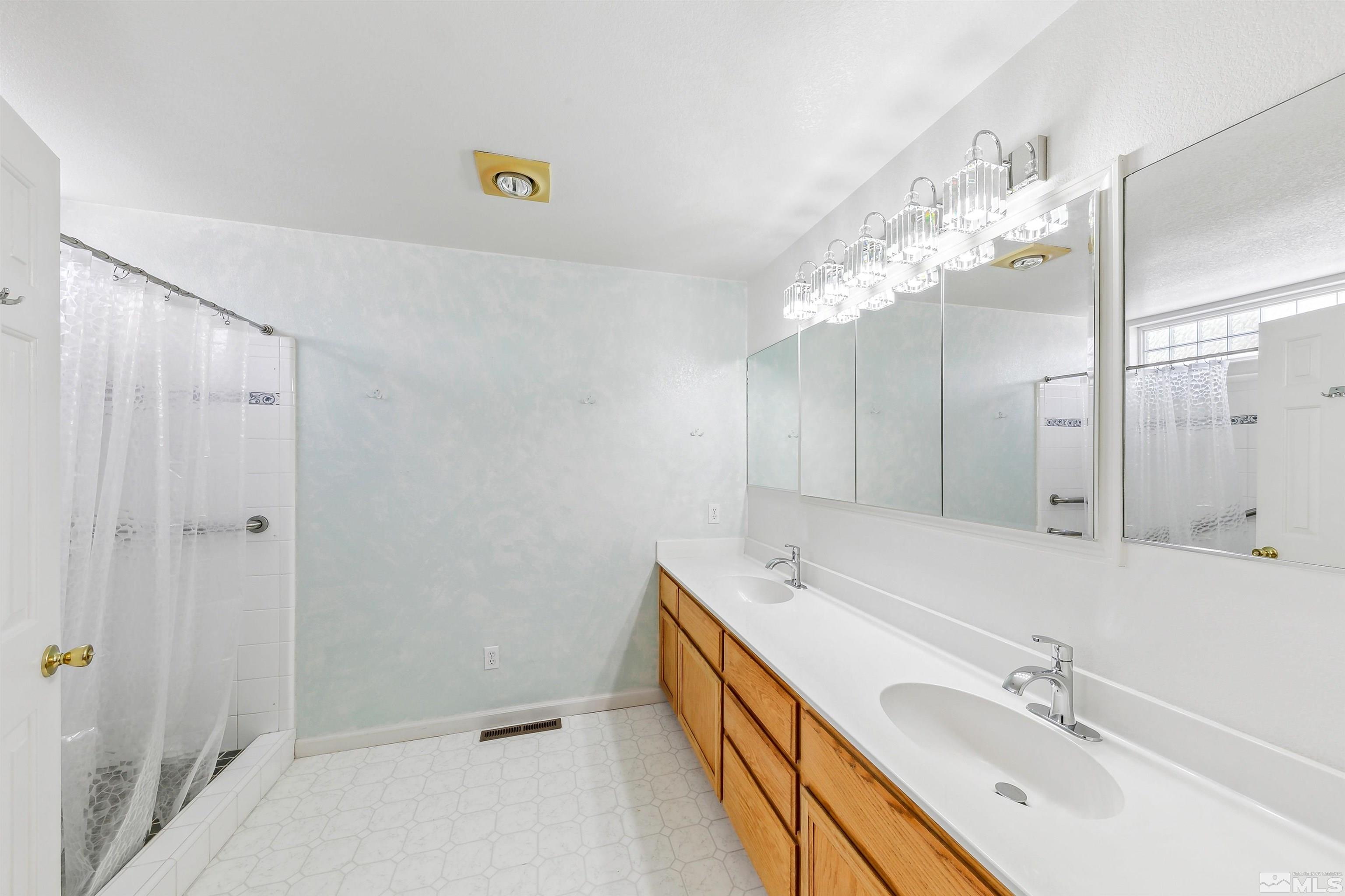 2751 Oak Ridge Dr Property Photo 12