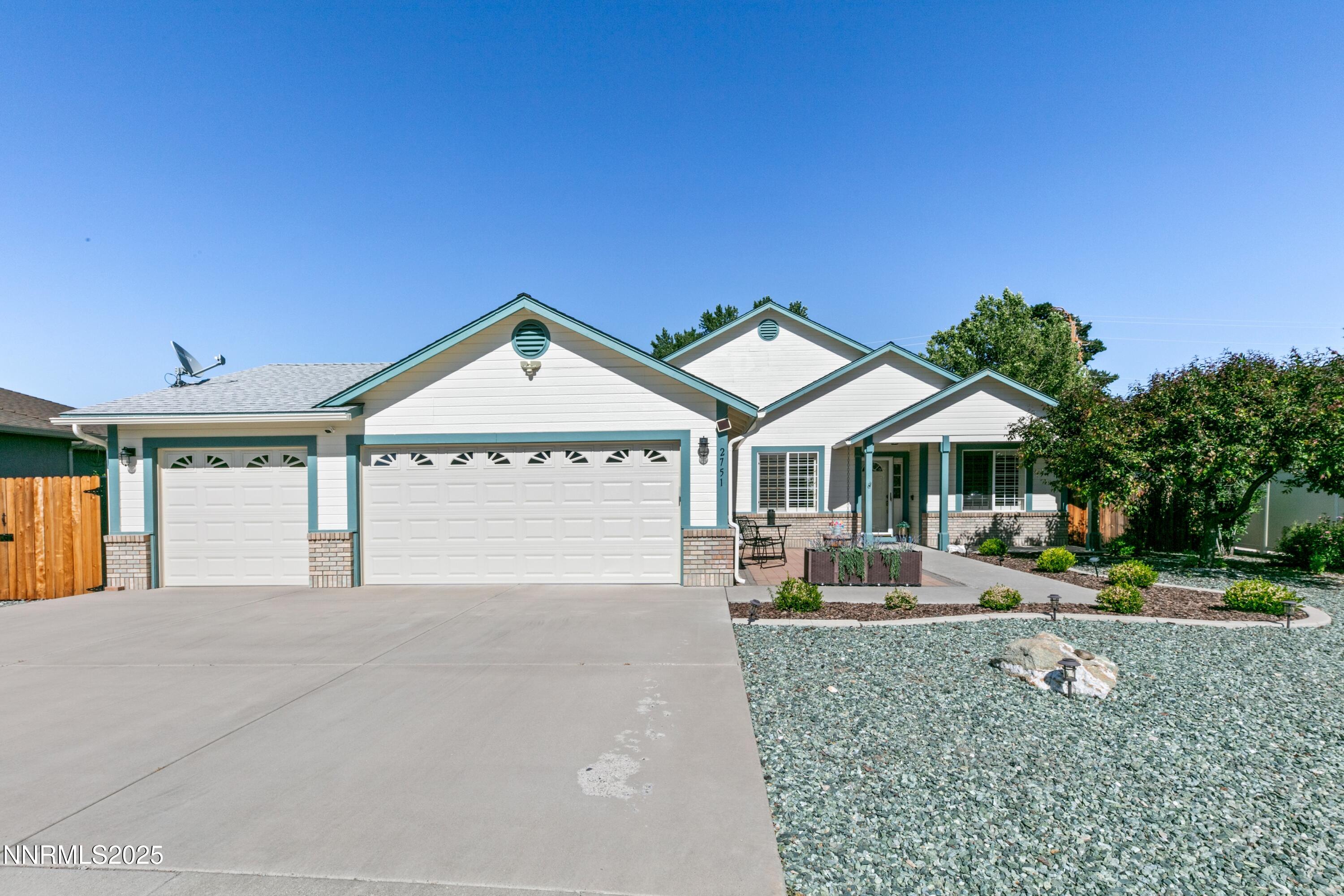 2751 Oak Ridge Drive Property Photo 1