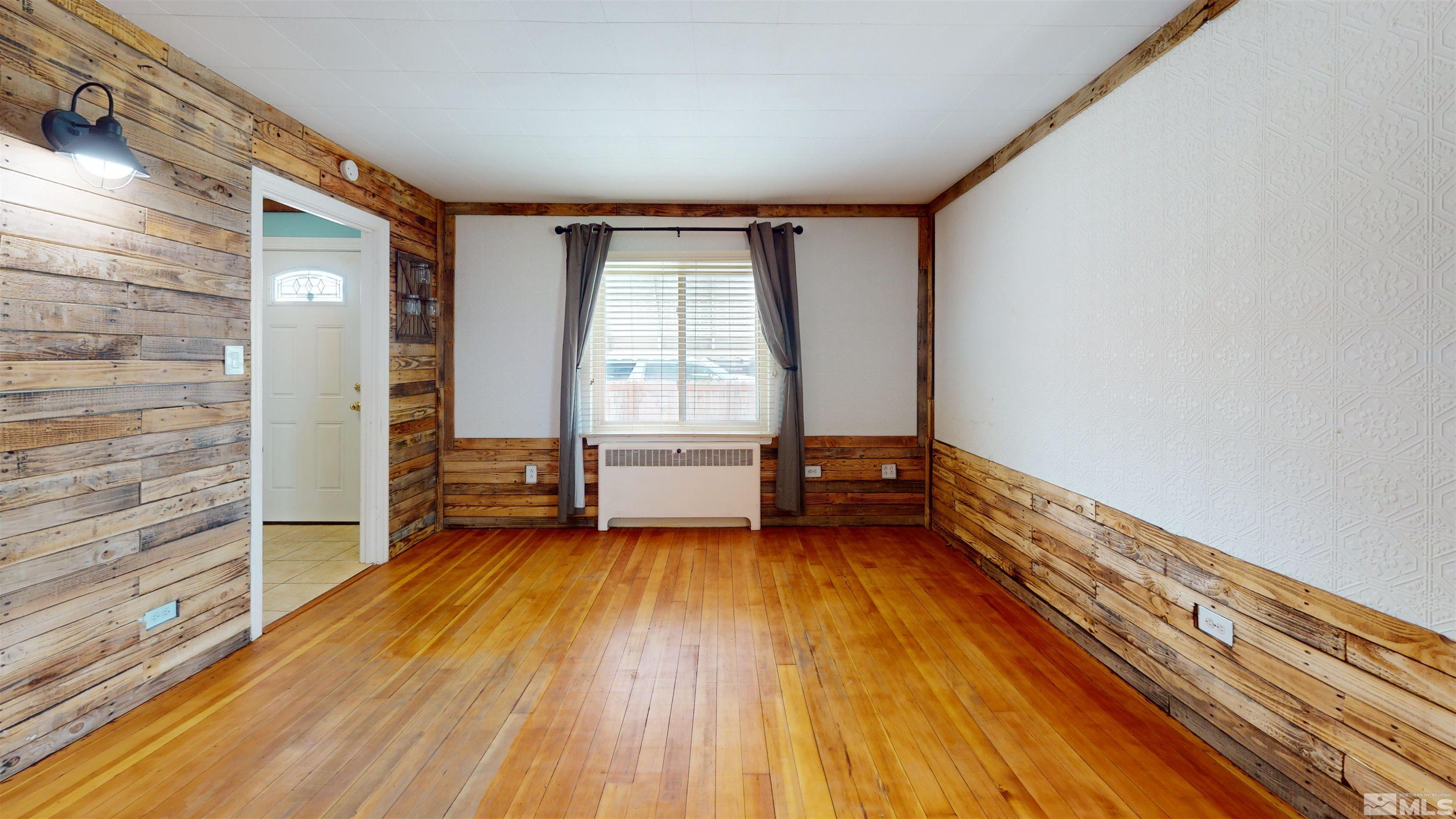 136 W 1st St Property Photo 5