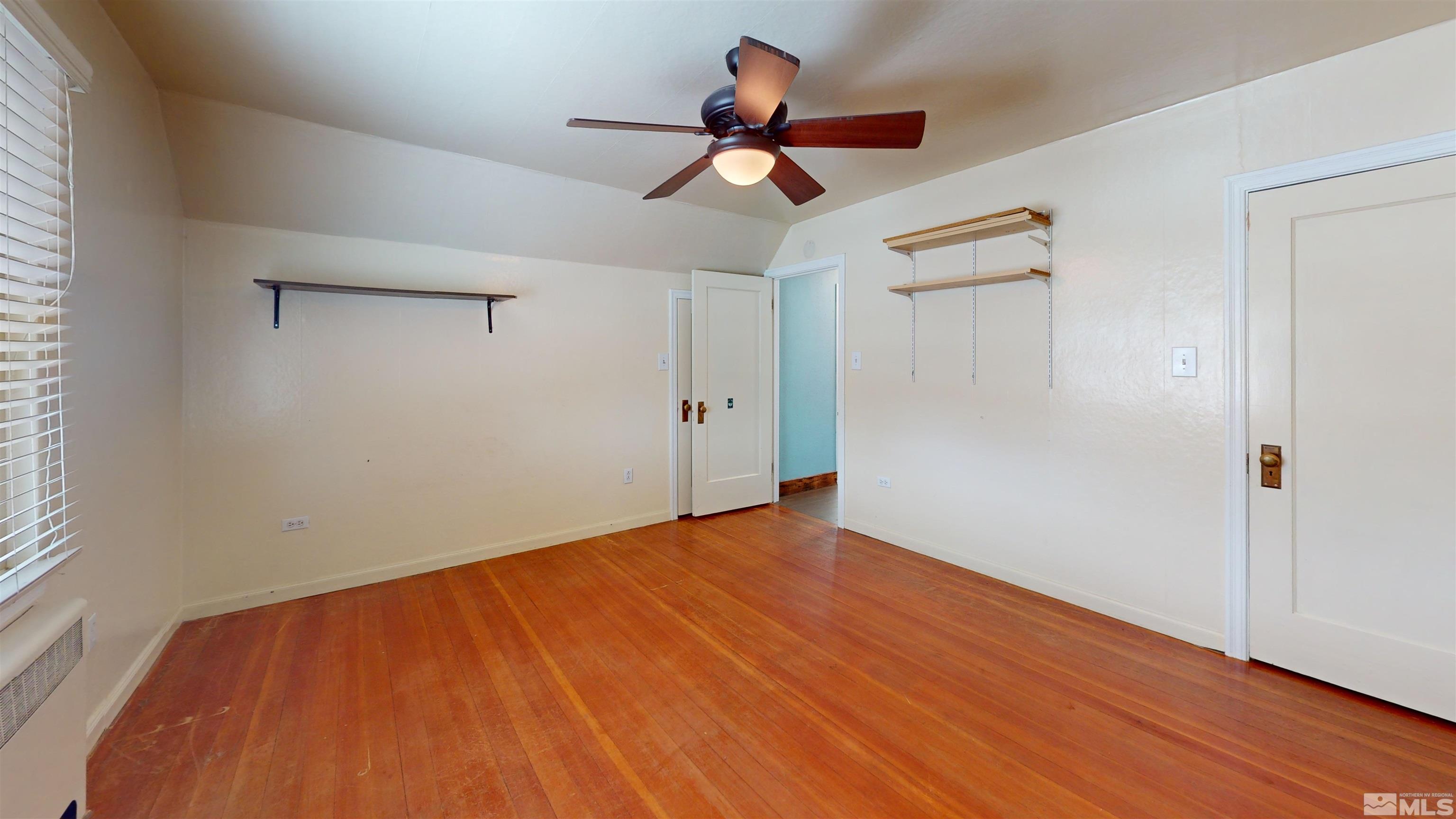 136 W 1st St Property Photo 18