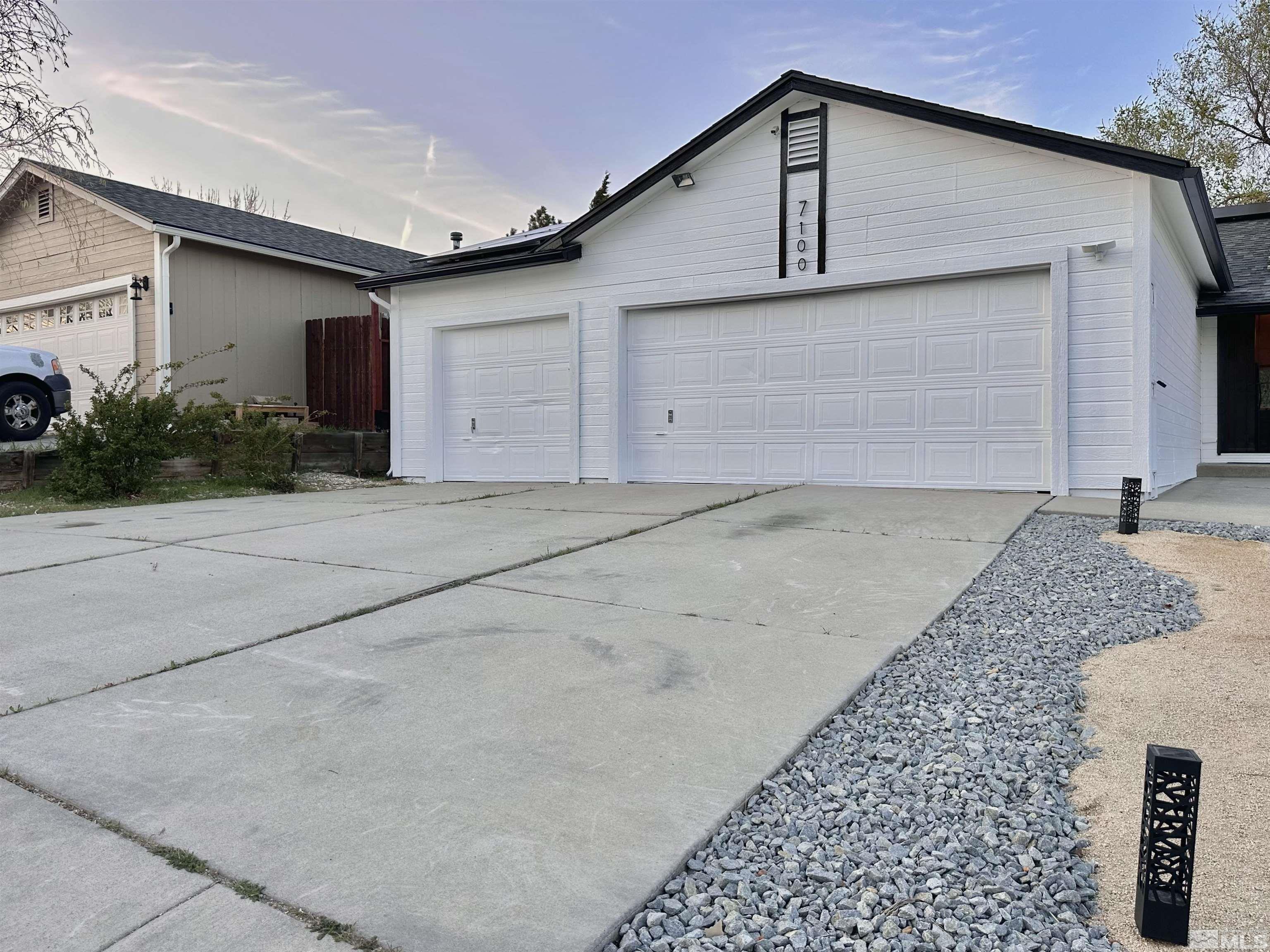 7100 Lindsey Ln Property Photo 1