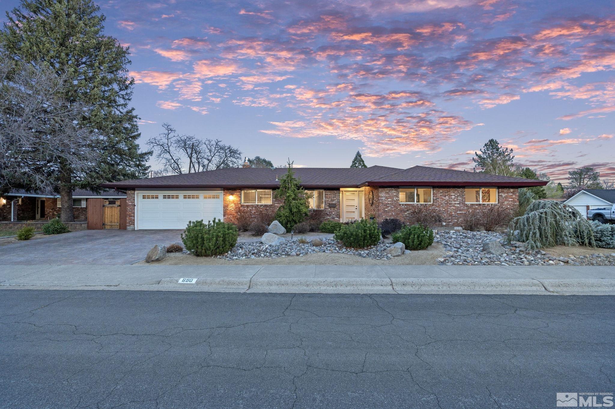 690 Shamrock Property Photo