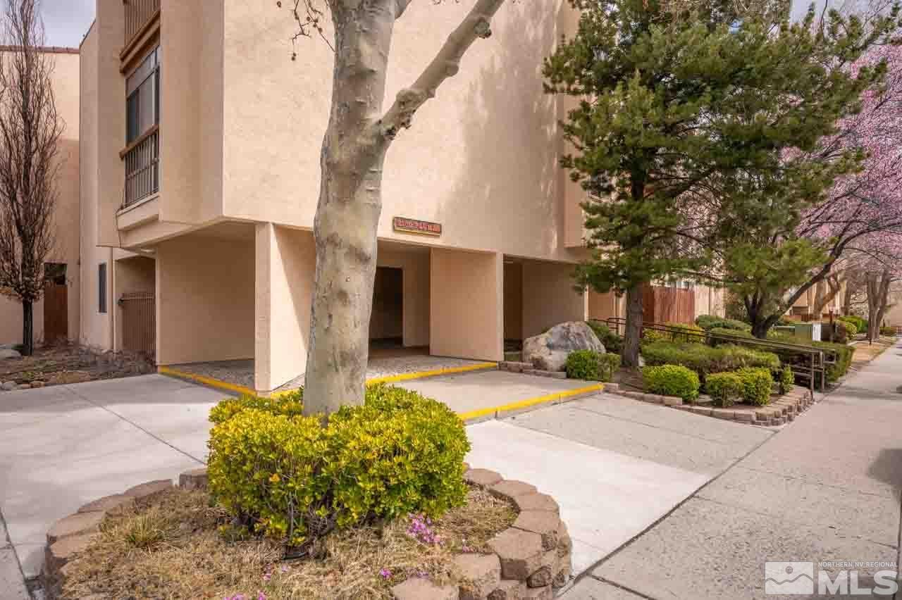2700 Plumas Street Property Photo 8