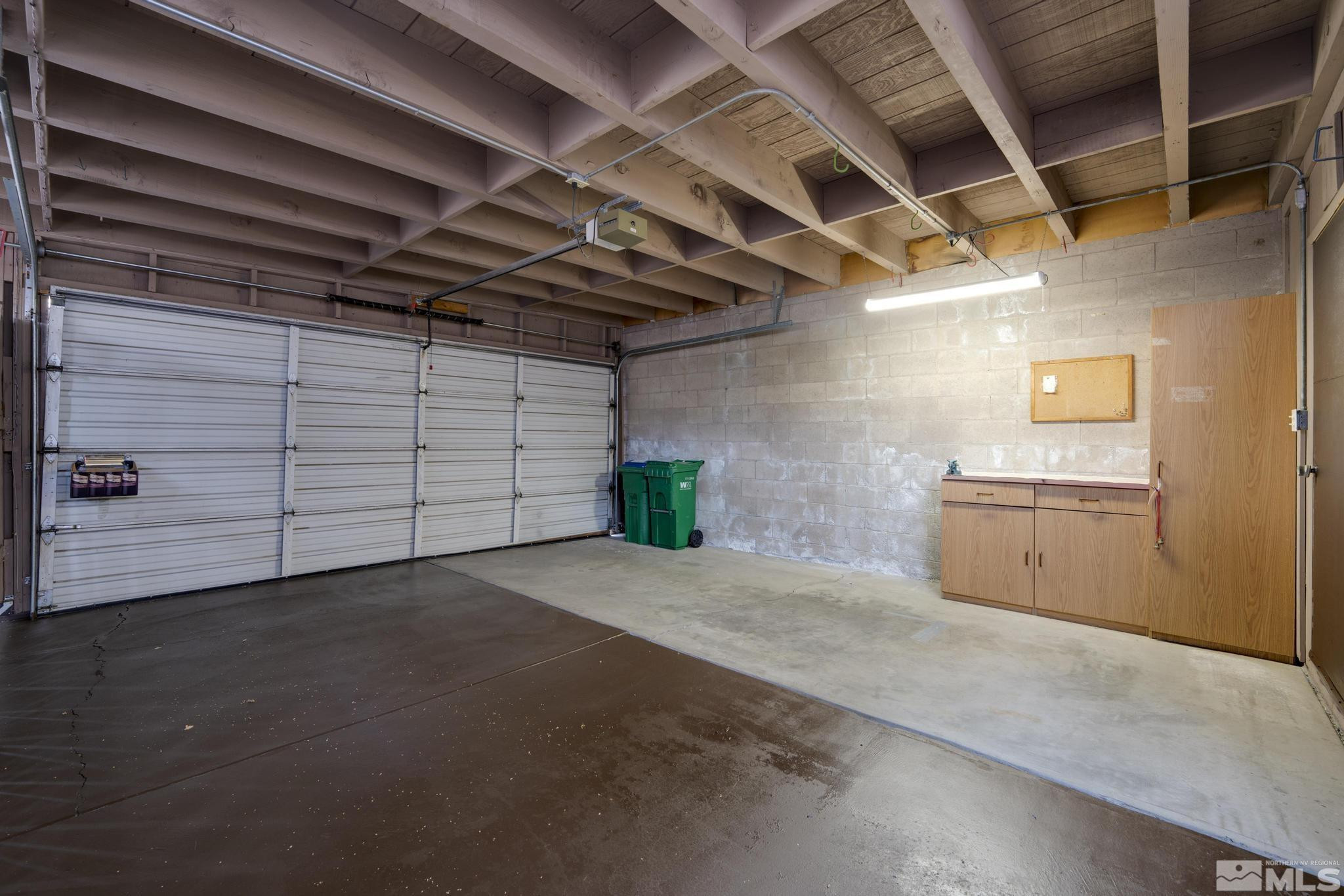 181 Lake Glen Drive Property Photo 9