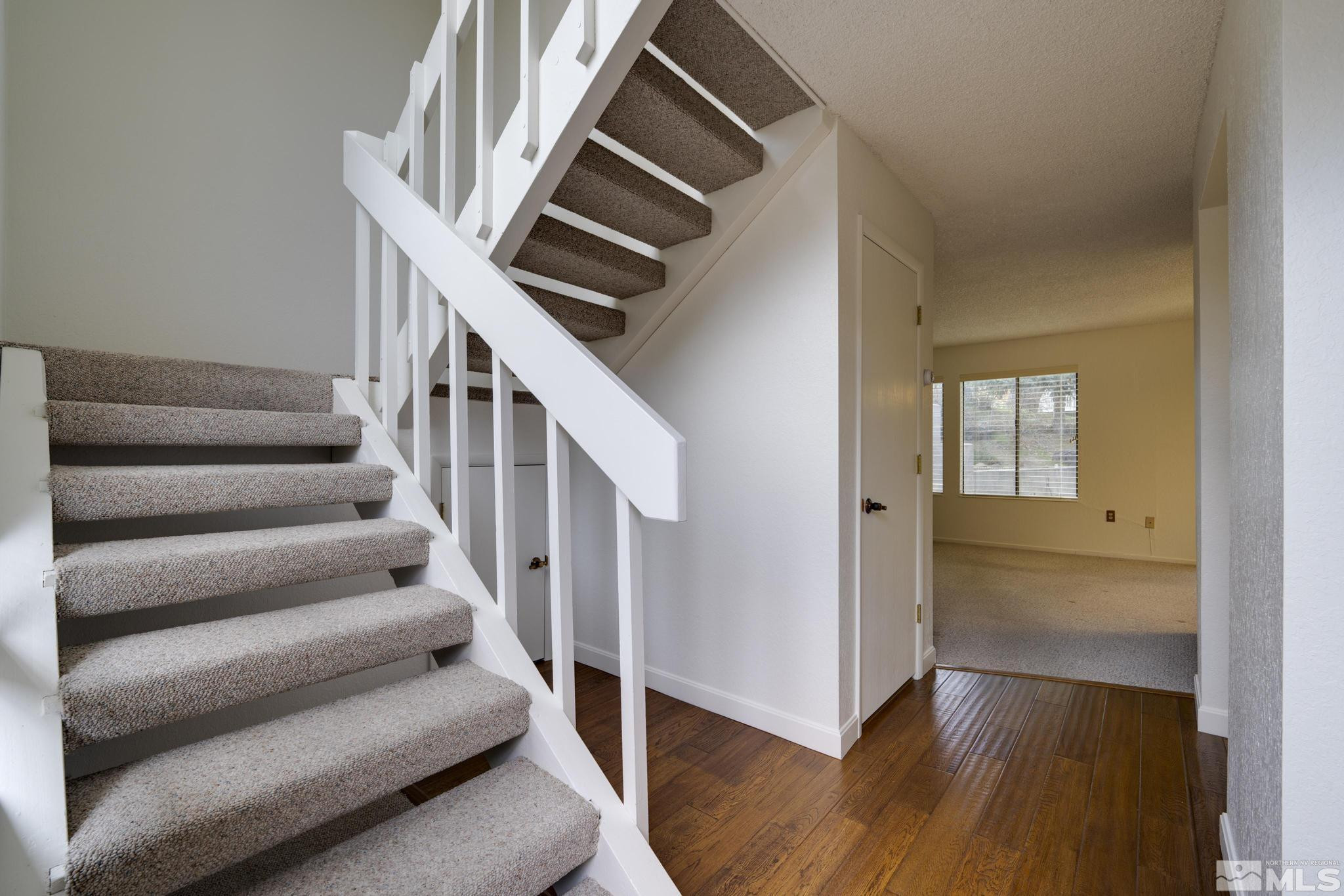 181 Lake Glen Drive Property Photo 11