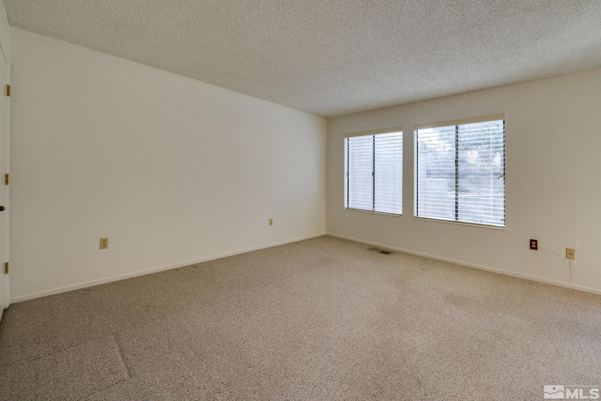 181 Lake Glen Drive Property Photo 12