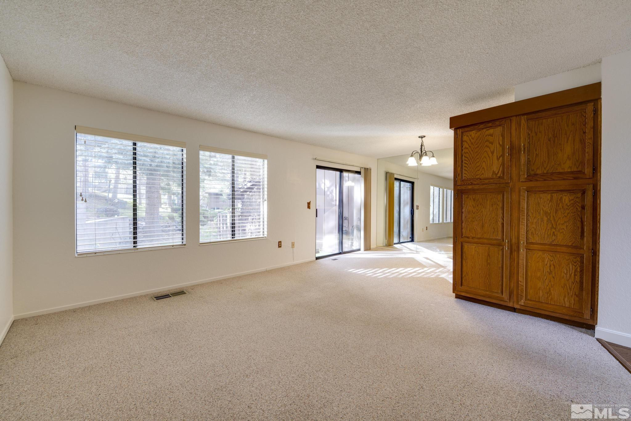 181 Lake Glen Drive Property Photo 13