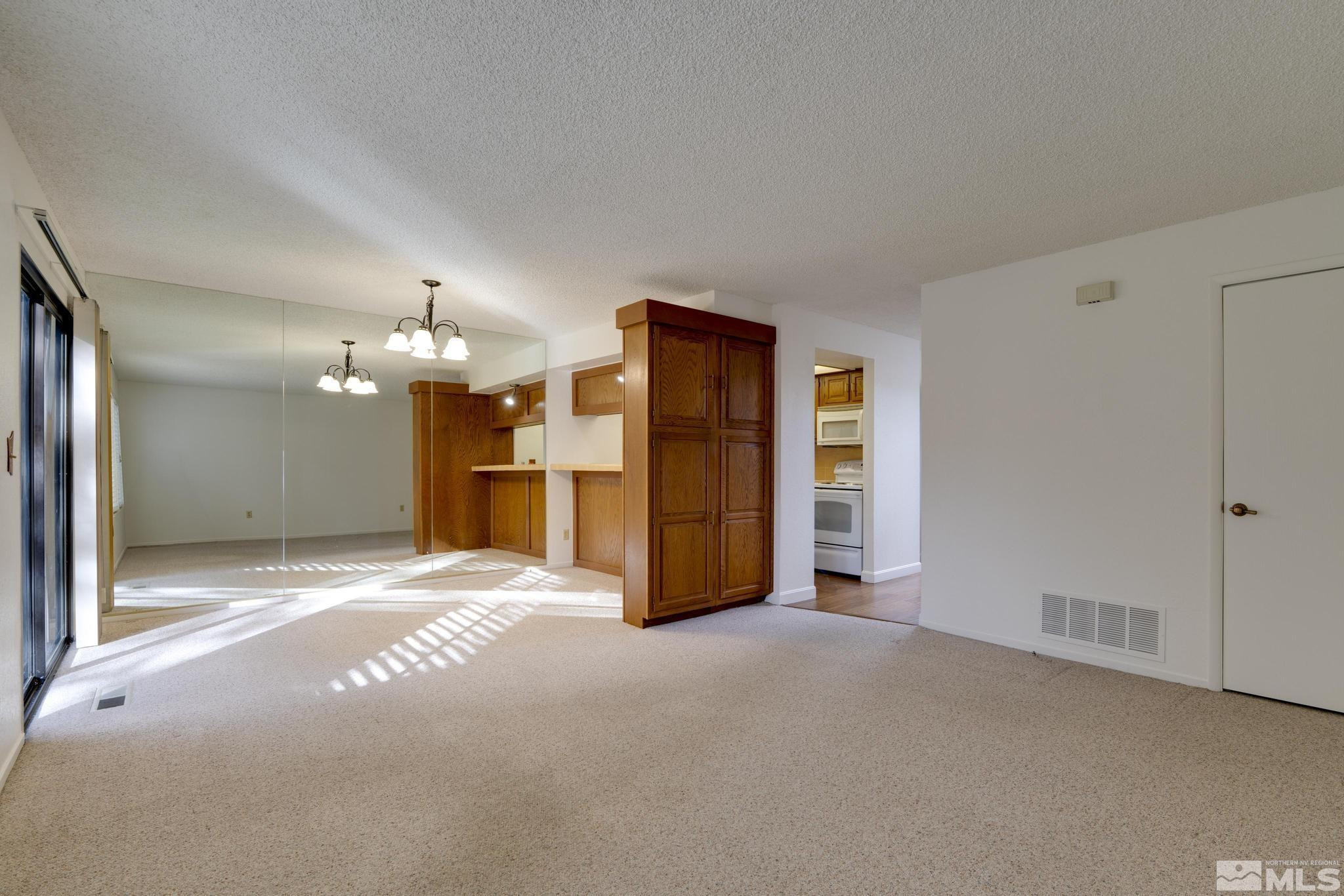 181 Lake Glen Drive Property Photo 15