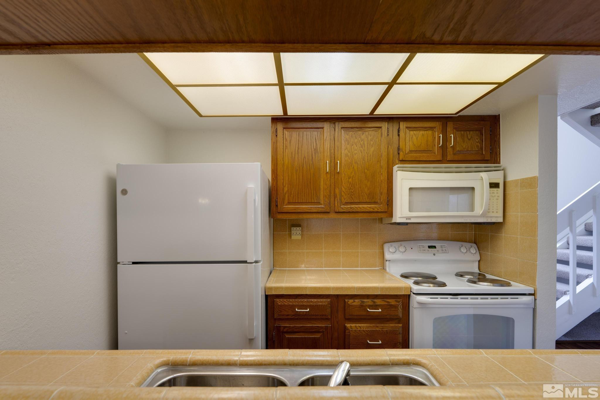 181 Lake Glen Drive Property Photo 17