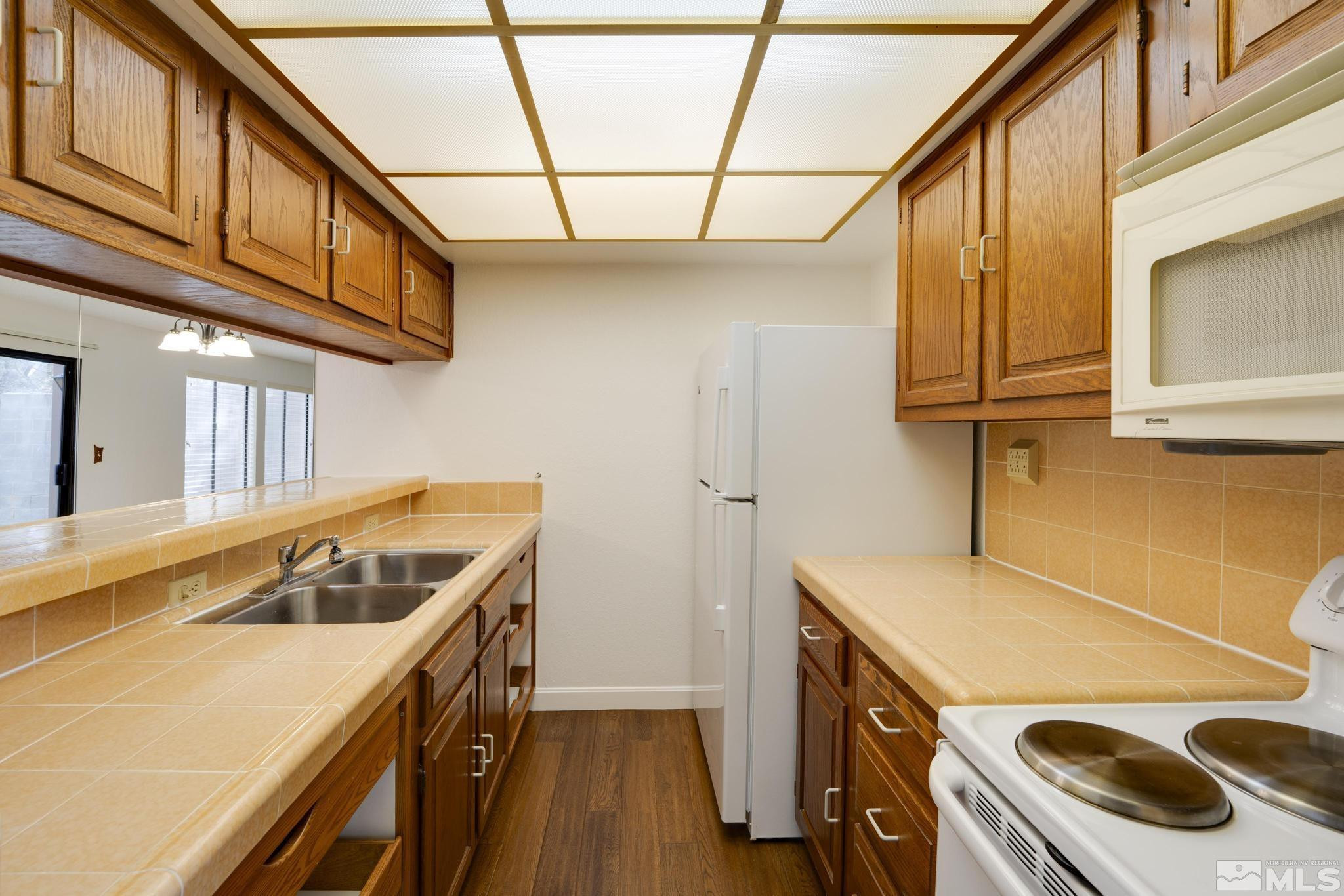 181 Lake Glen Drive Property Photo 18