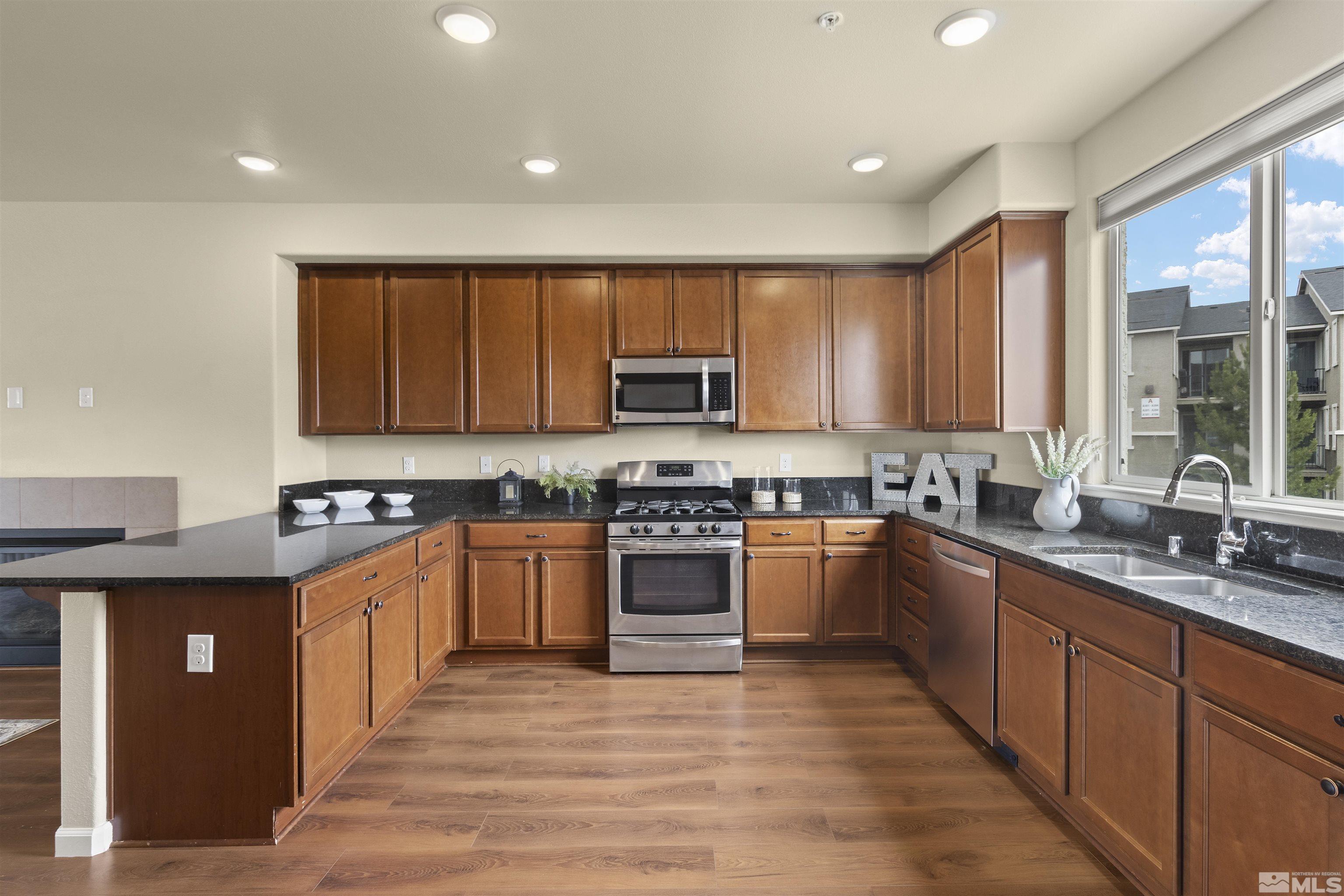 2490 Eastshore Place Property Photo 12