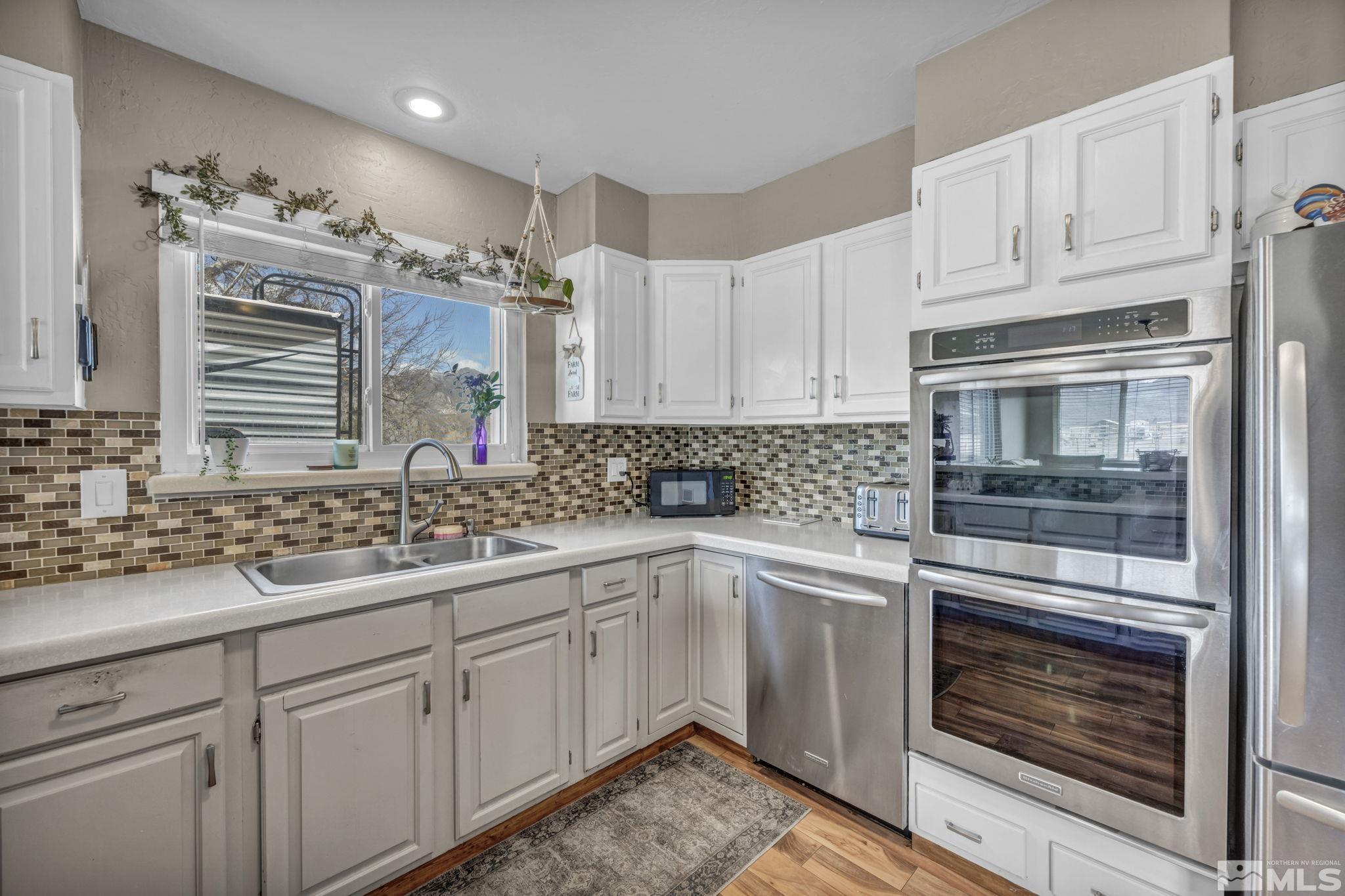 1292 Larson Ln Property Photo 15