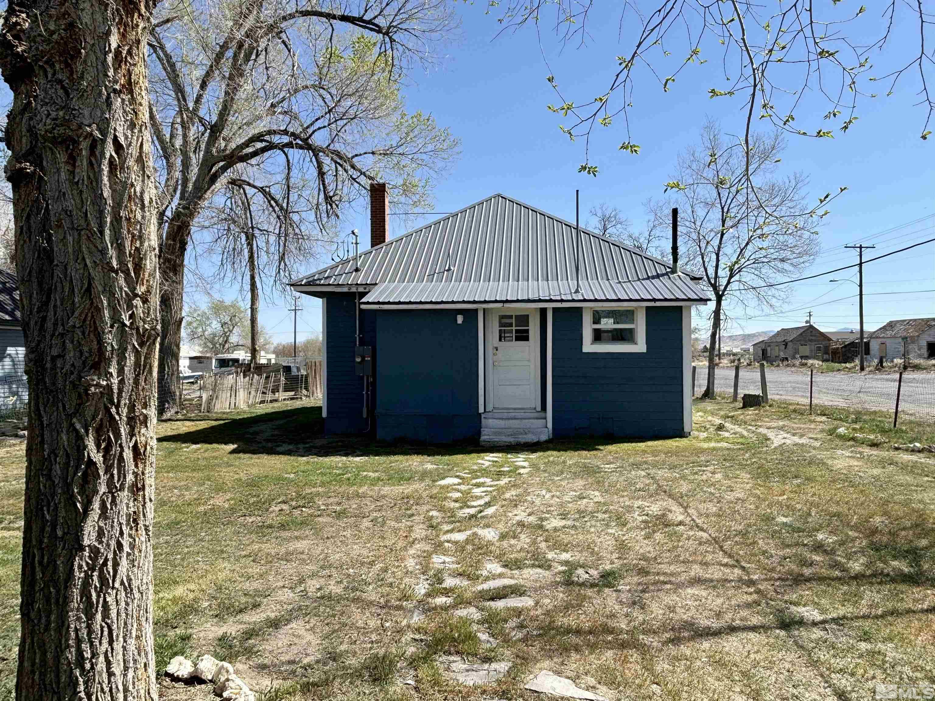 295 Apache Street Property Photo