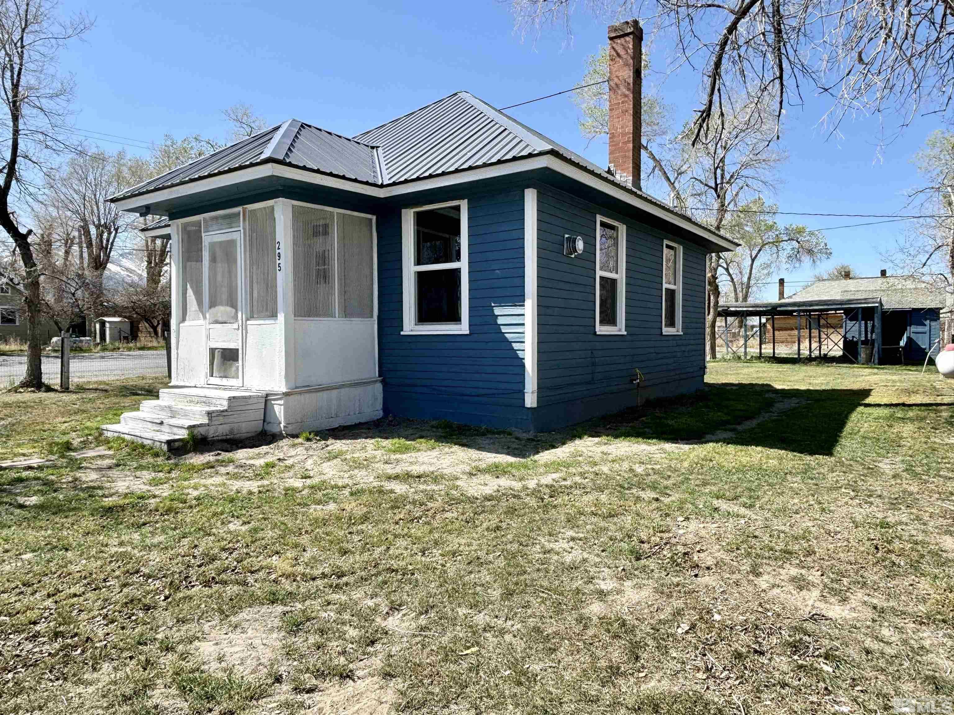 295 Apache St Property Photo 3