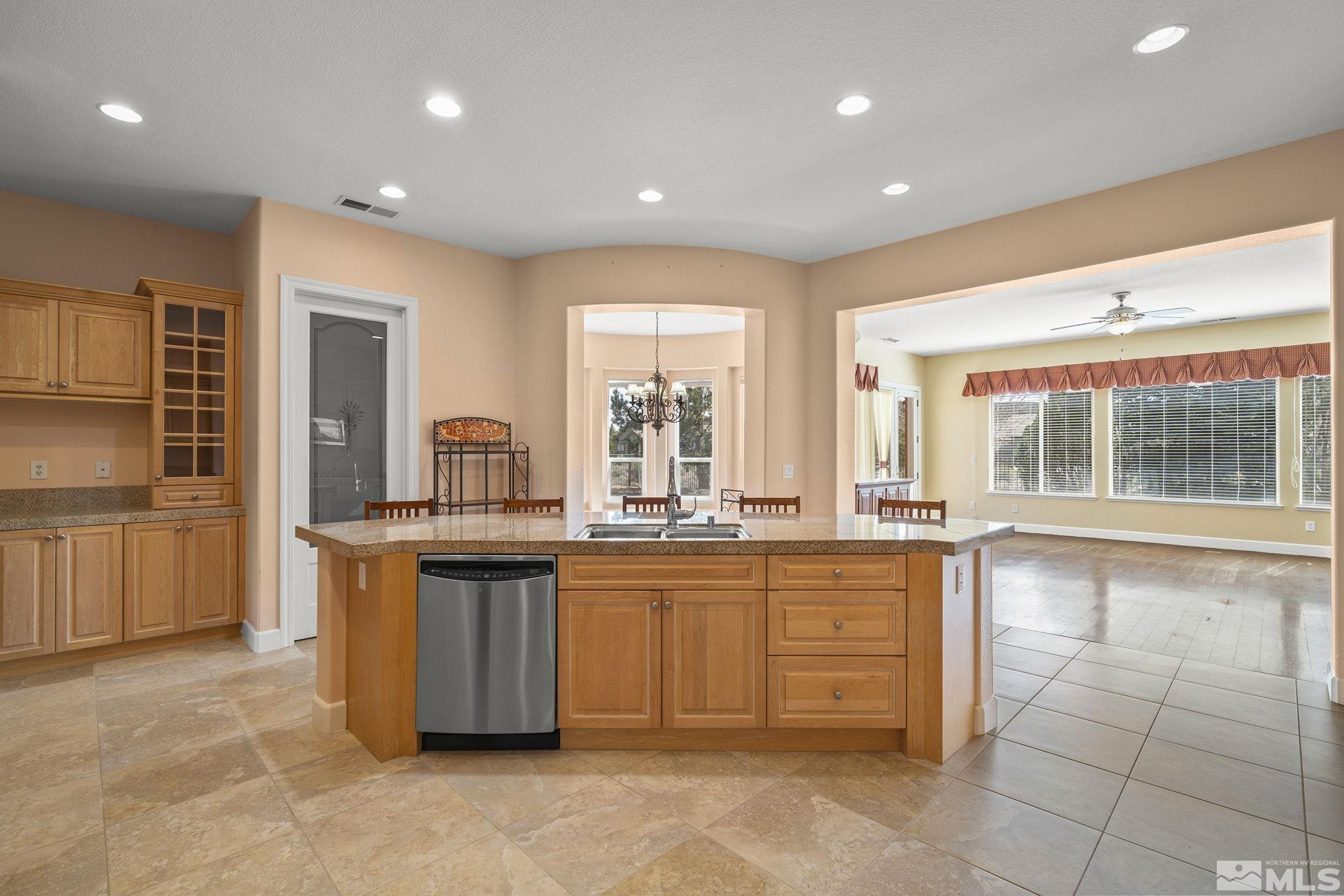 15355 Redmond Loop Property Photo 5
