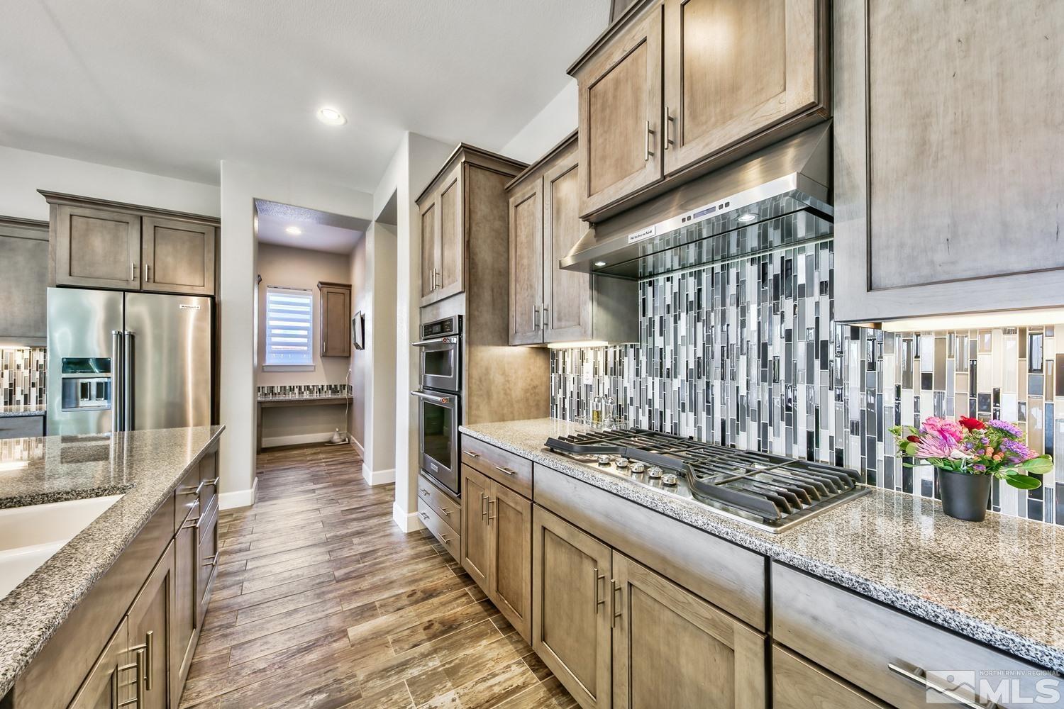 9895 Gainsborough Ln Property Photo 16