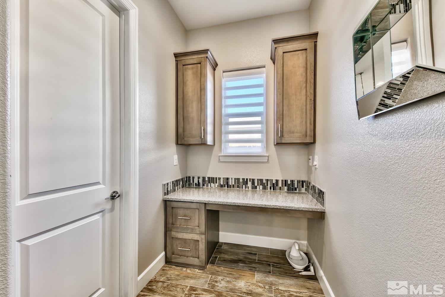 9895 Gainsborough Ln Property Photo 36