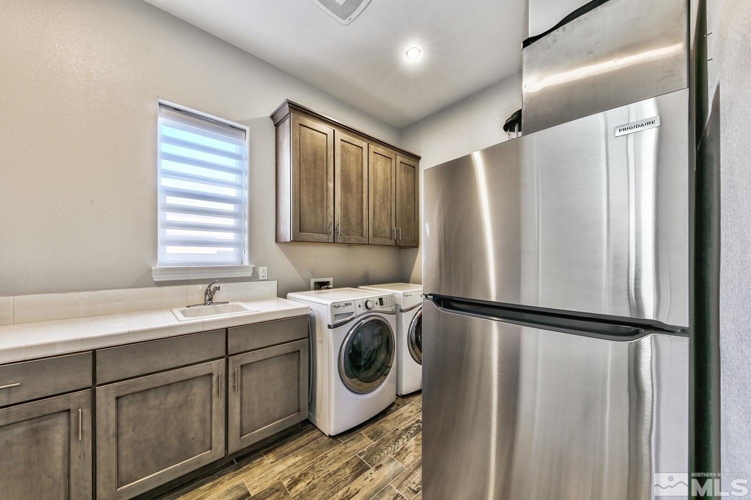 9895 Gainsborough Ln Property Photo 37