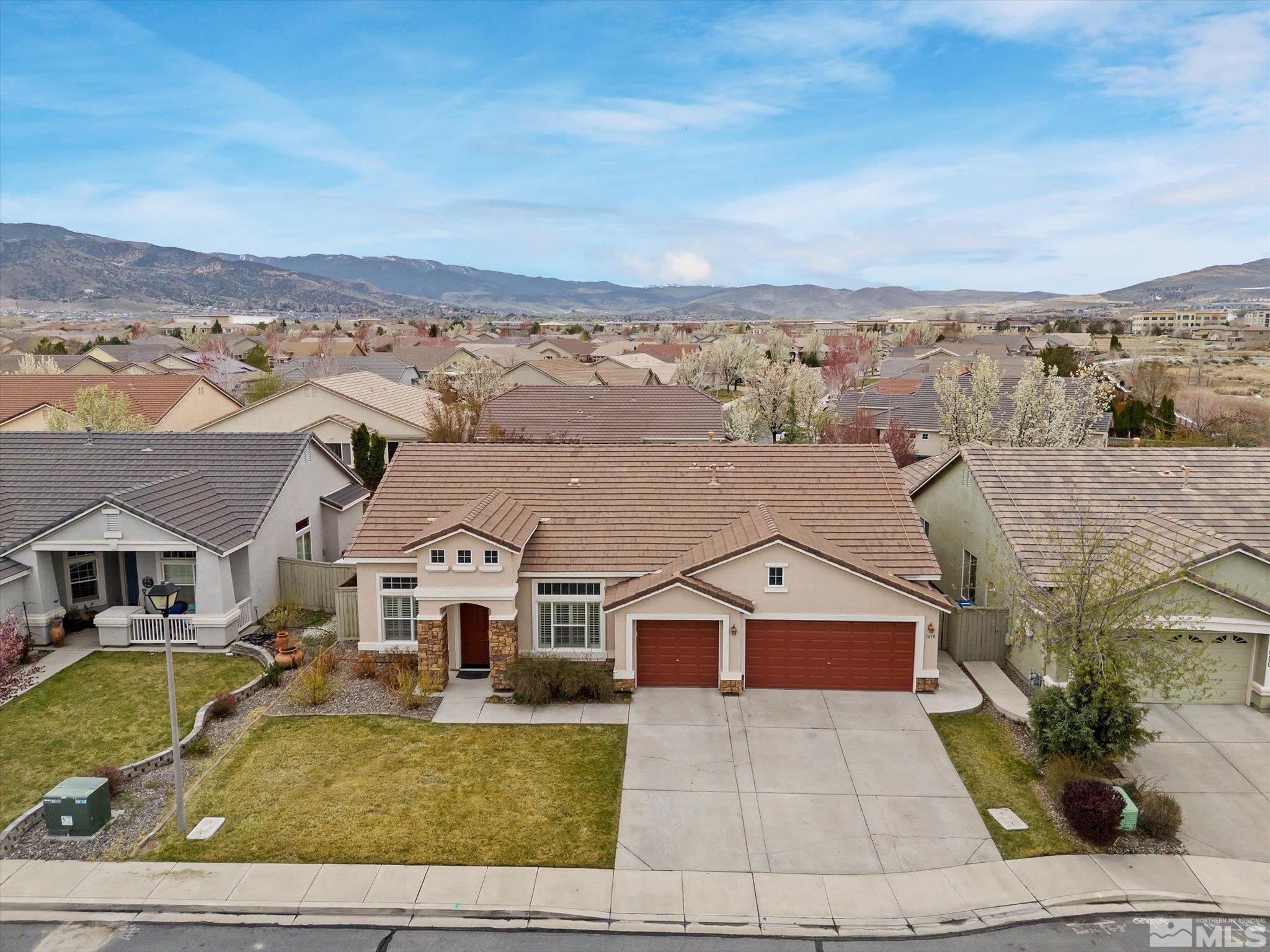 1610 Arboleda Dr. Property Photo 2