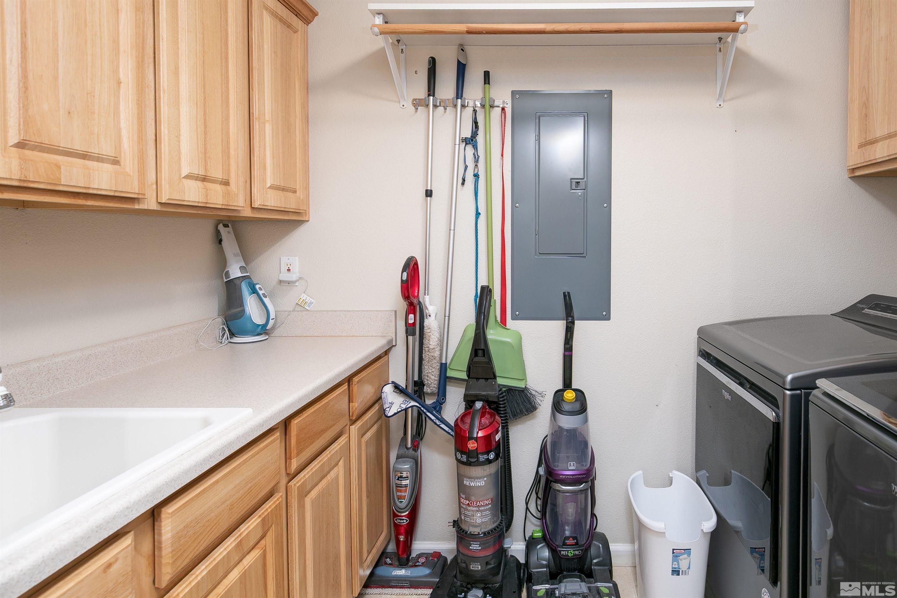 1675 Skyridge Dr Property Photo 22