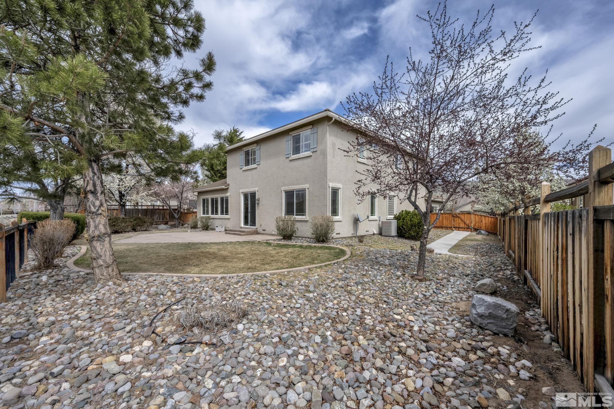 6647 Fabric Dr Property Photo 3