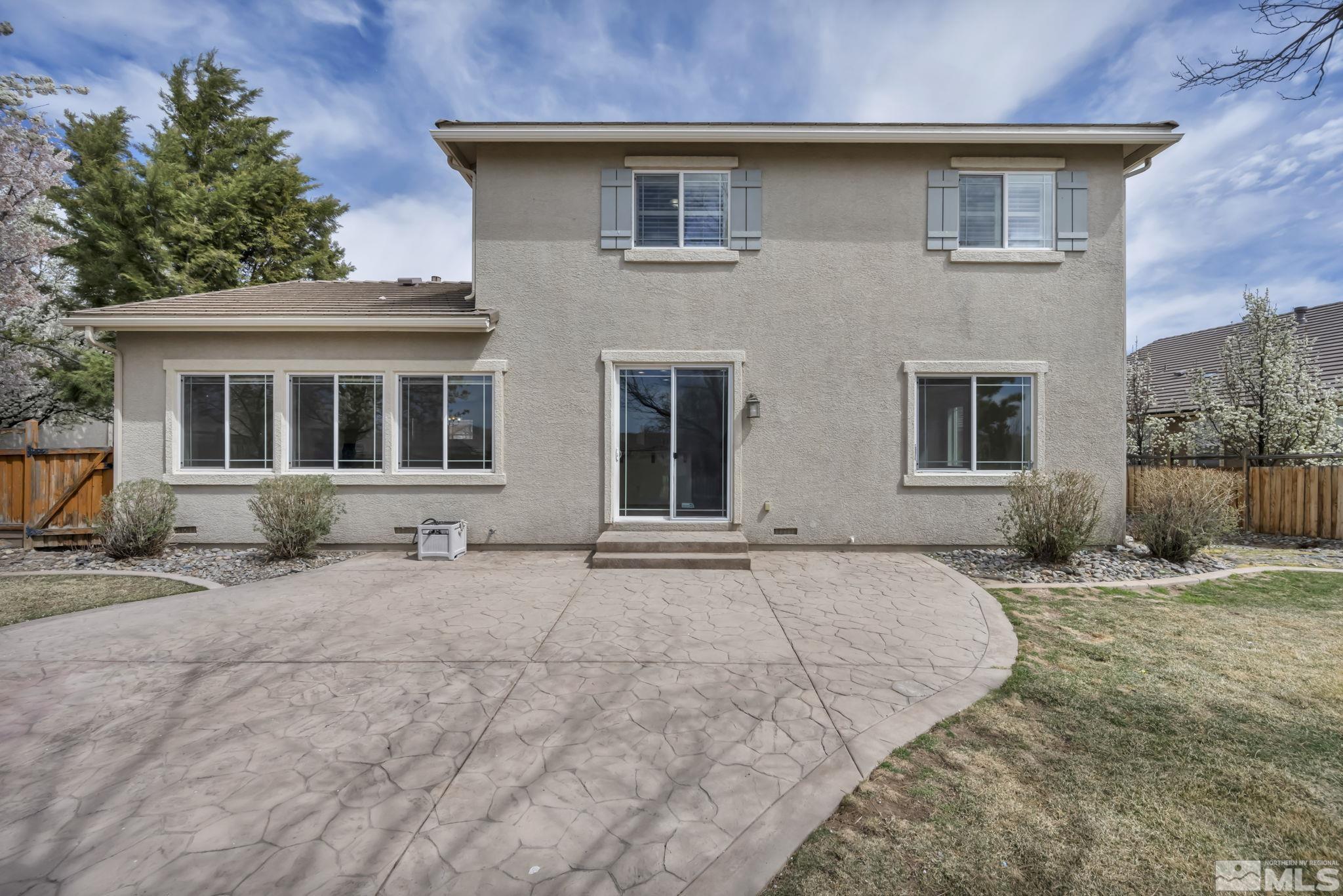 6647 Fabric Dr Property Photo 4