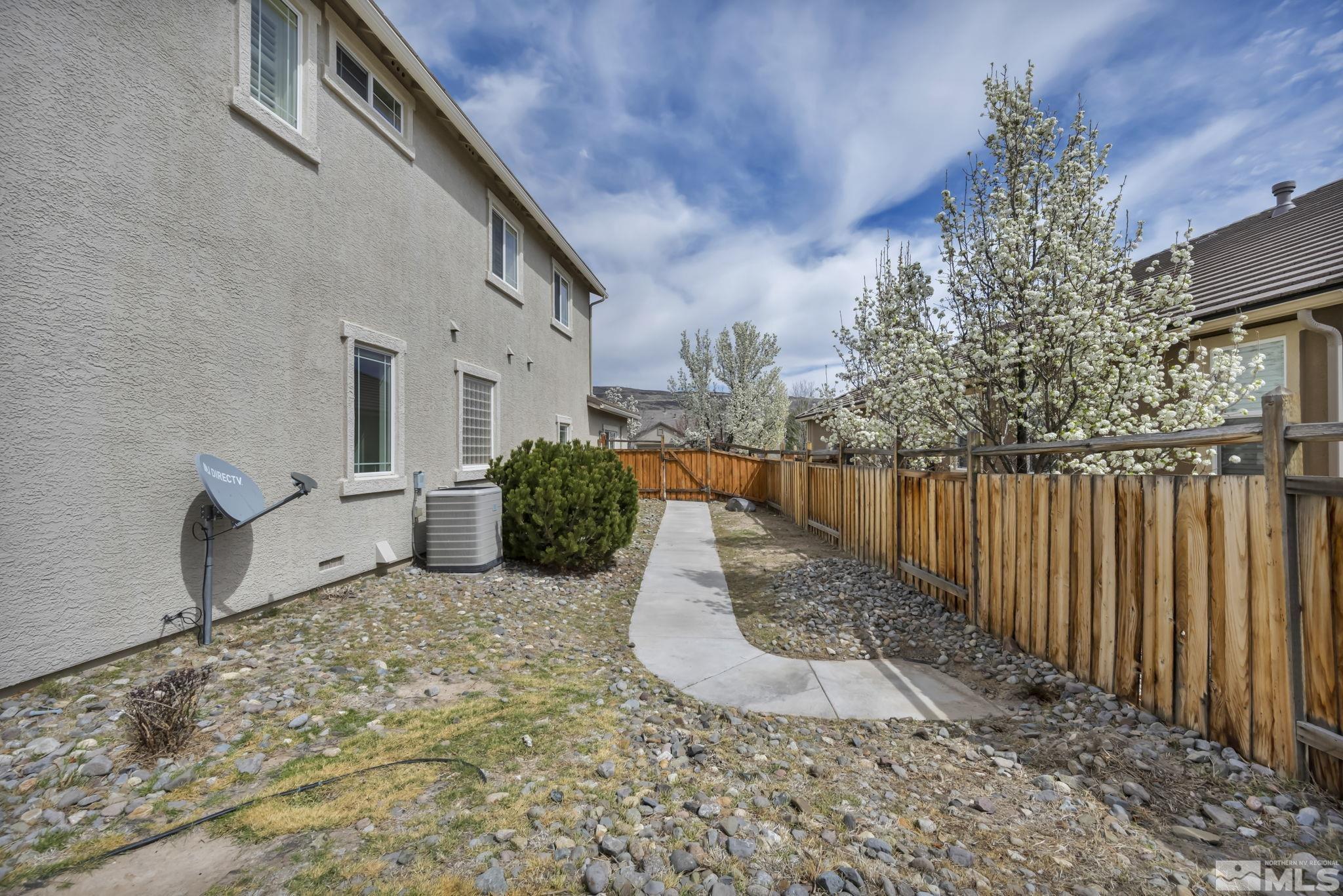 6647 Fabric Dr Property Photo 7