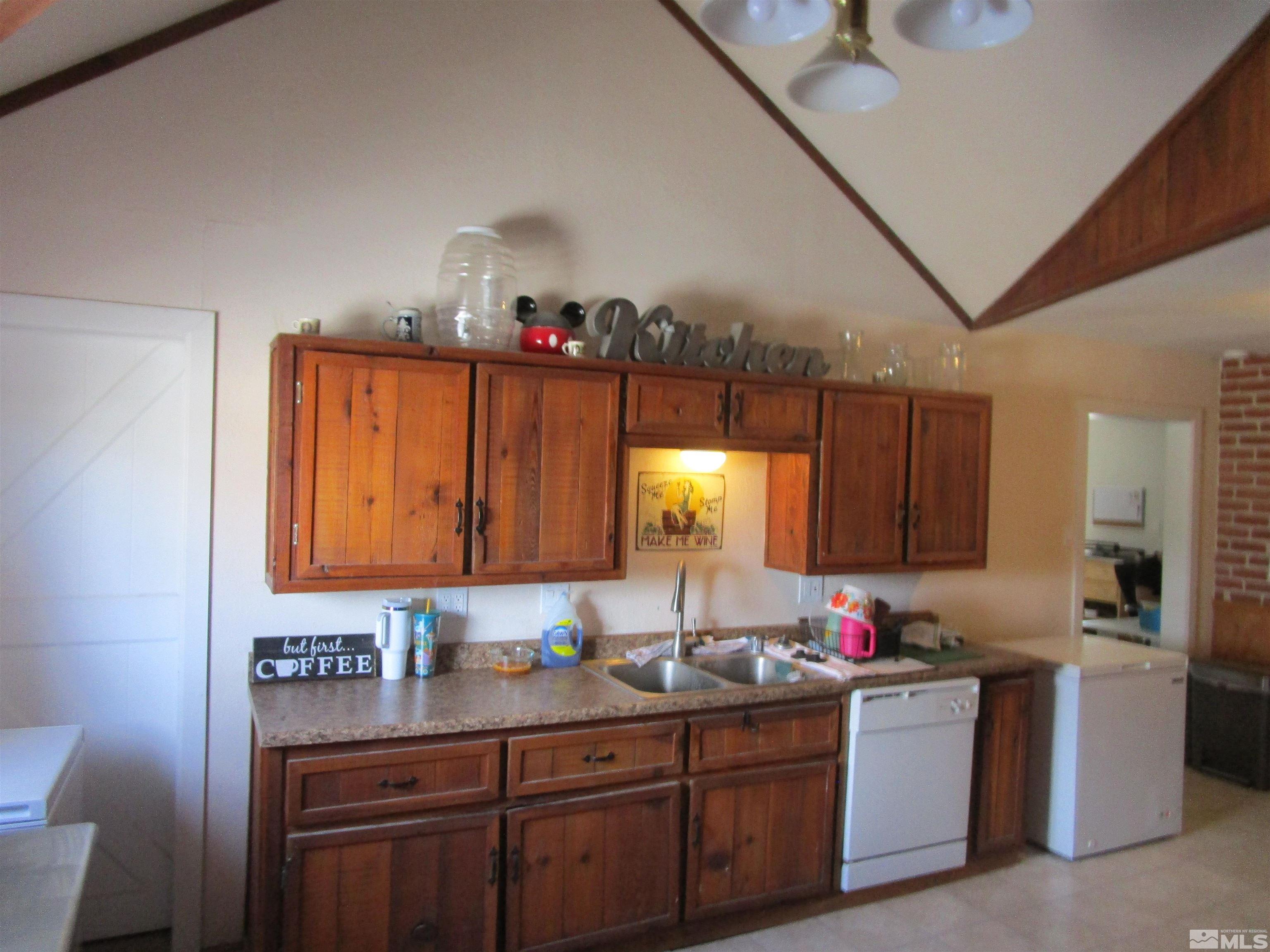 988 Gummow Drive Property Photo 2
